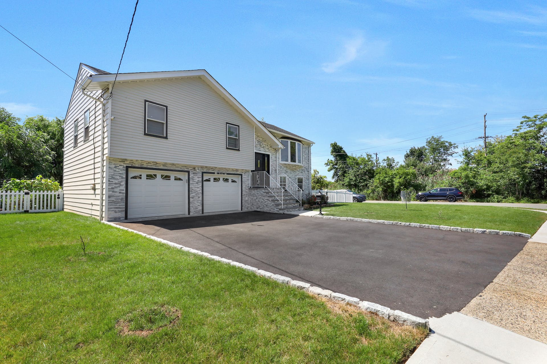 10 Ray Avenue 