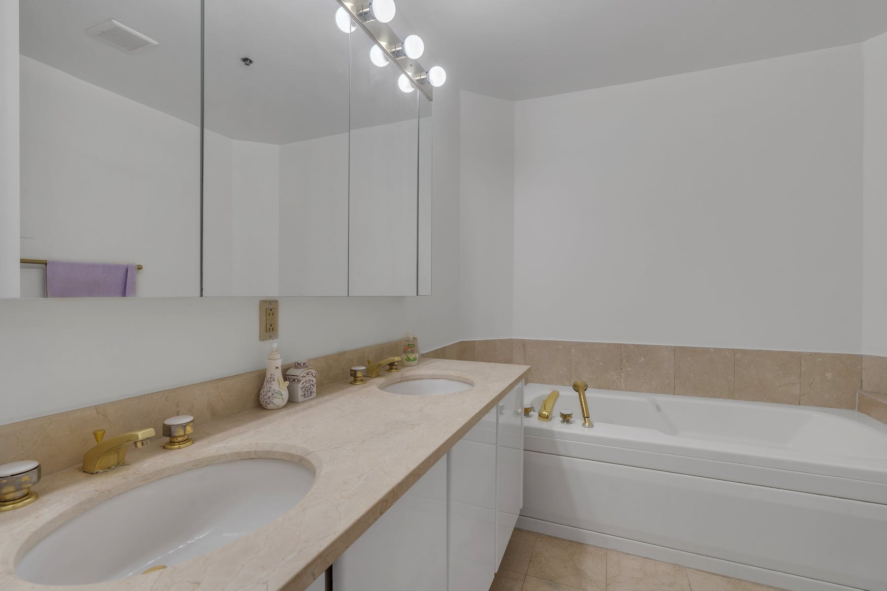 100 Carlyle Drive 8KN 