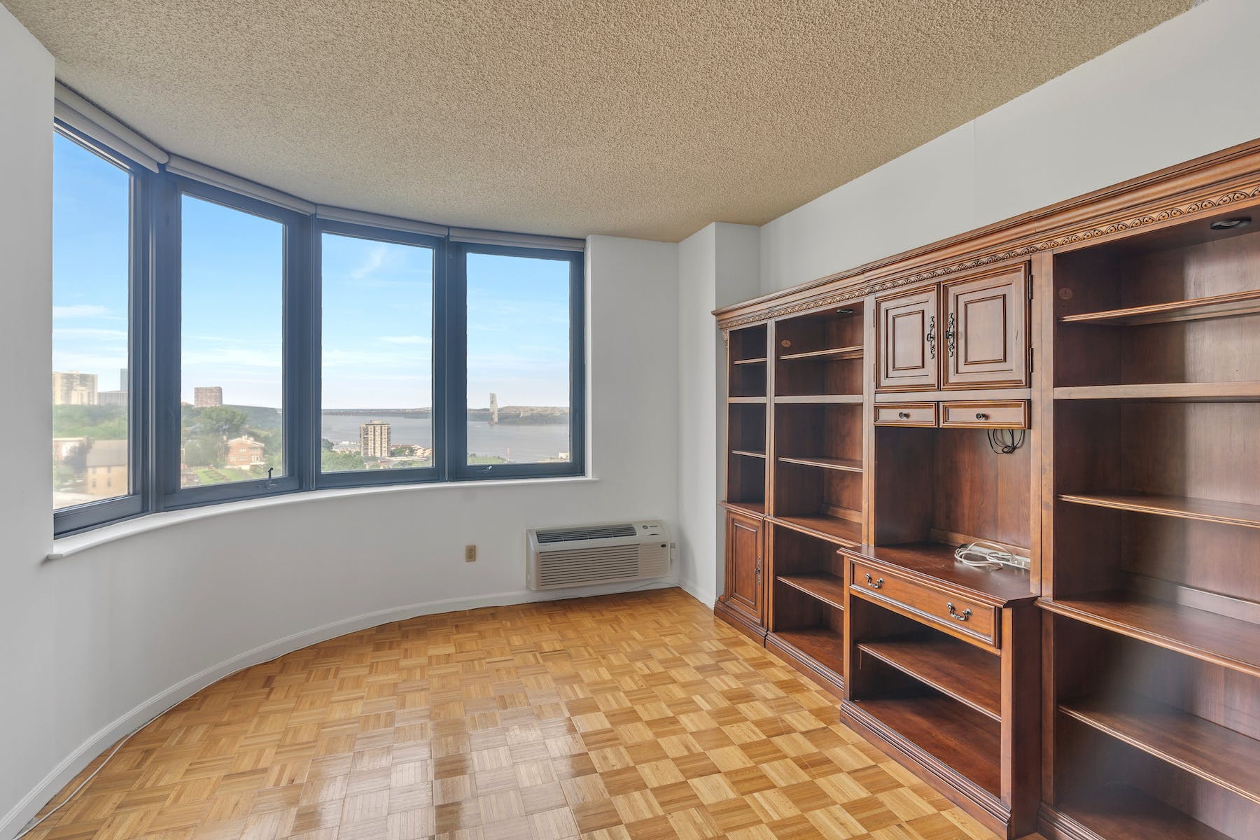 100 Carlyle Drive 8KN 