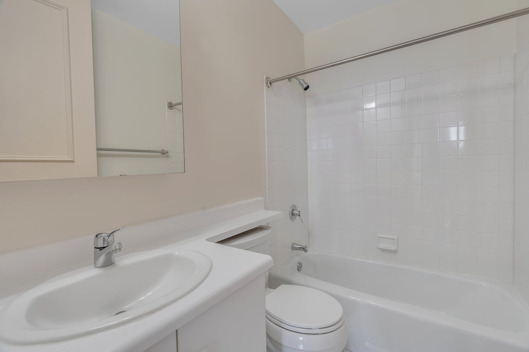 100 Carlyle Drive 8KN 