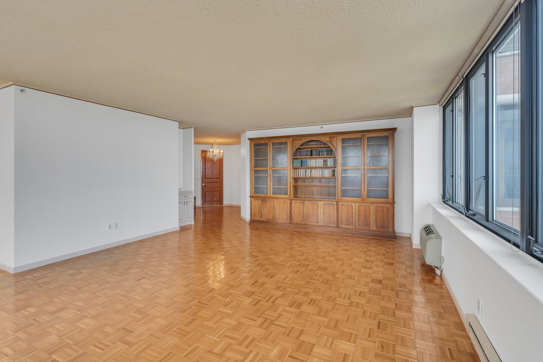 100 Carlyle Drive 8KN 