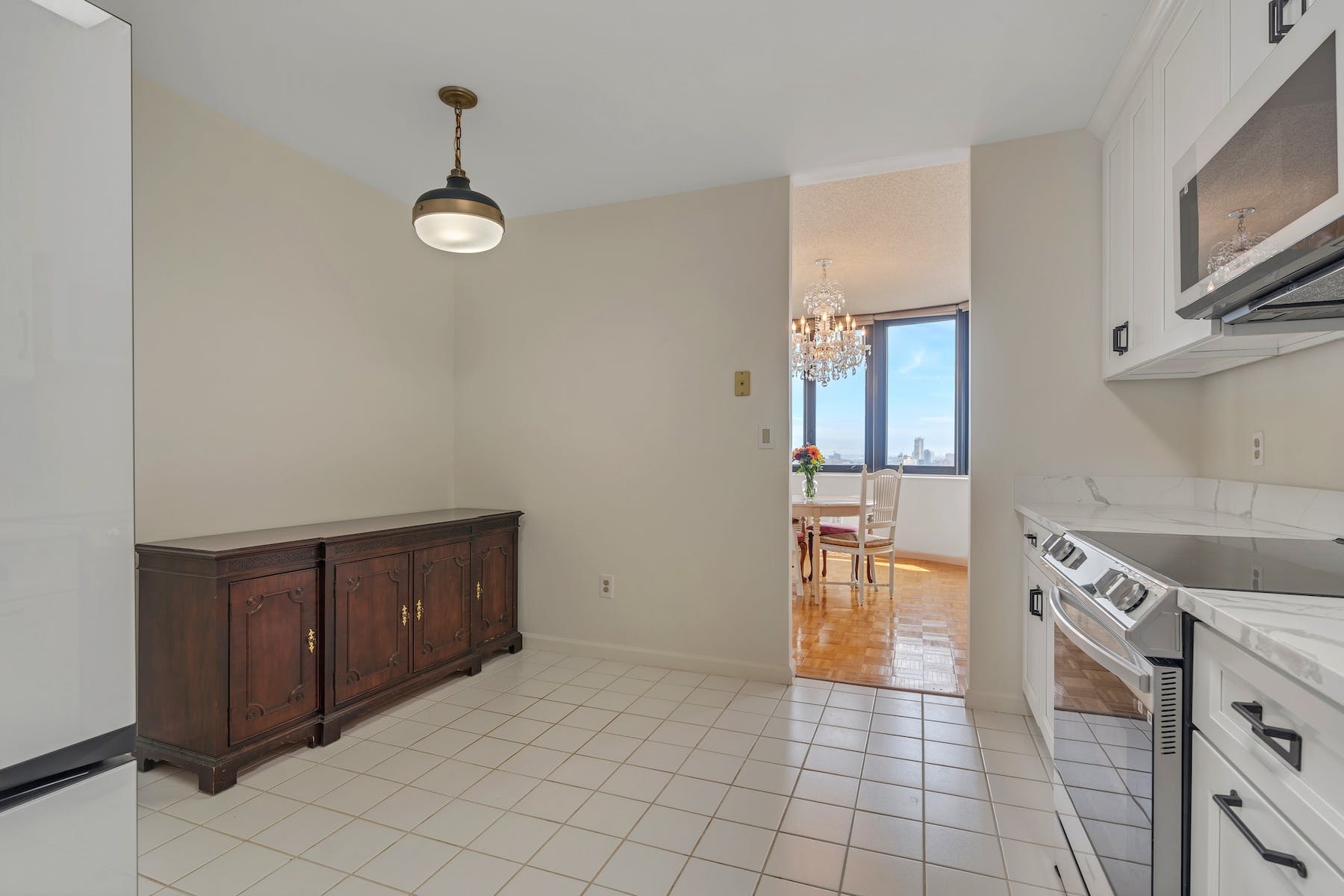 100 Carlyle Drive 8KN 