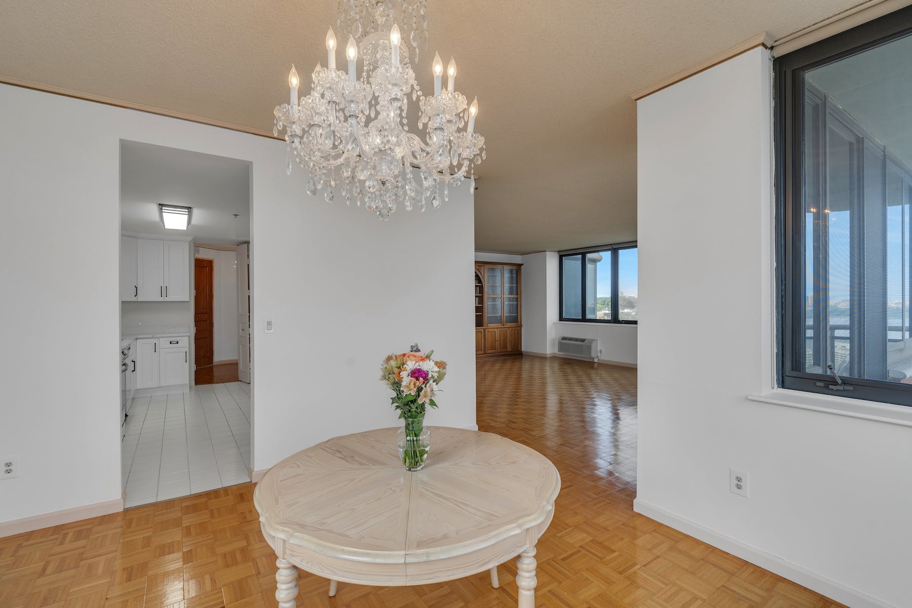 100 Carlyle Drive 8KN 