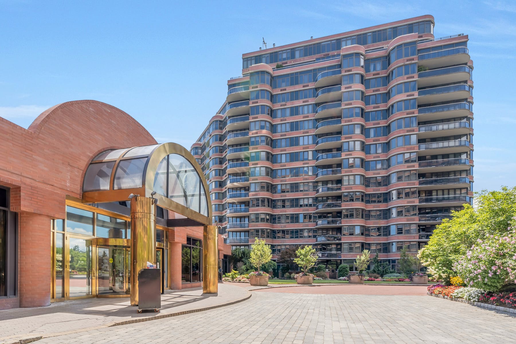 100 Carlyle Drive 8KN 