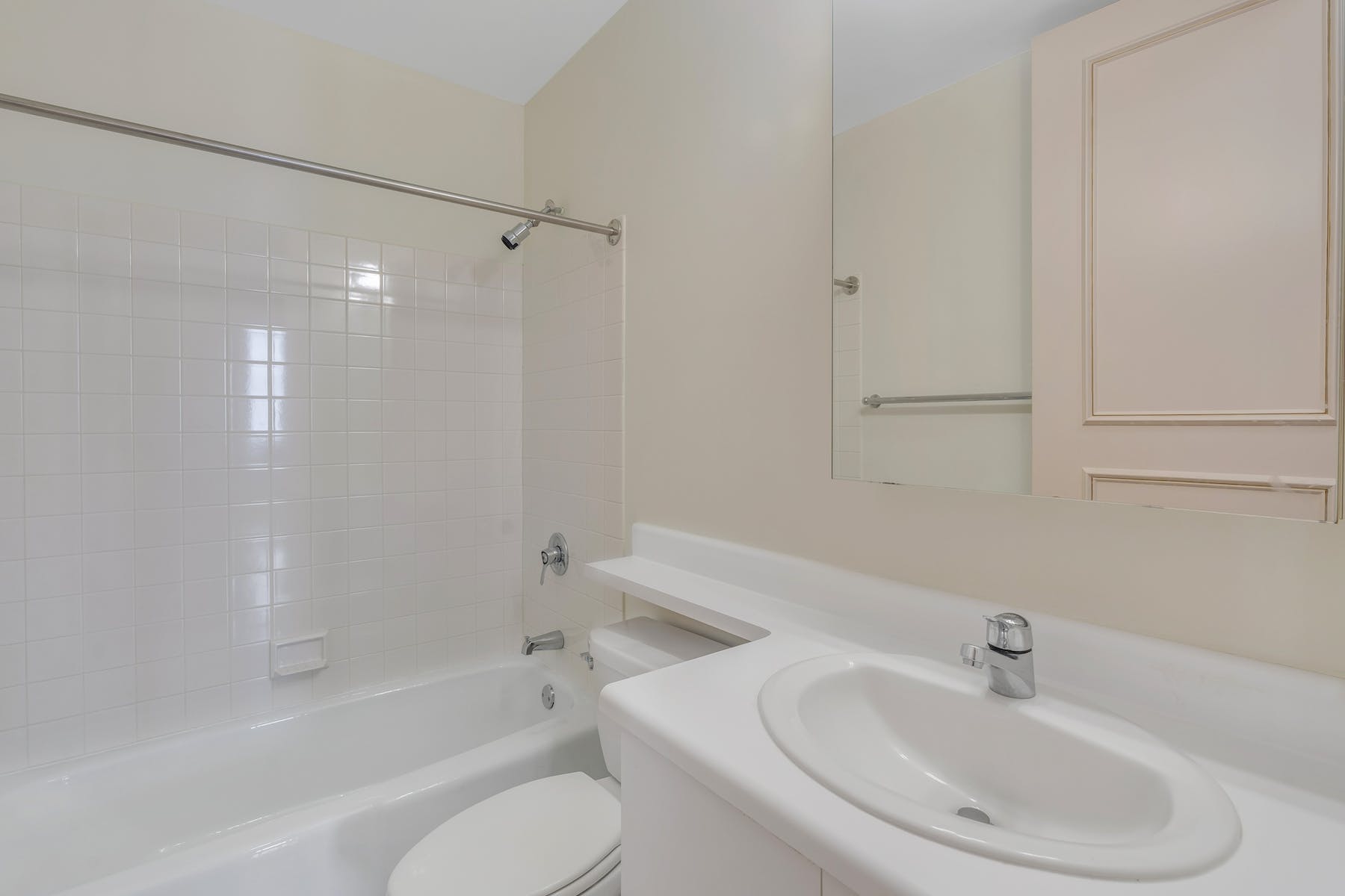 100 Carlyle Drive 8KN 