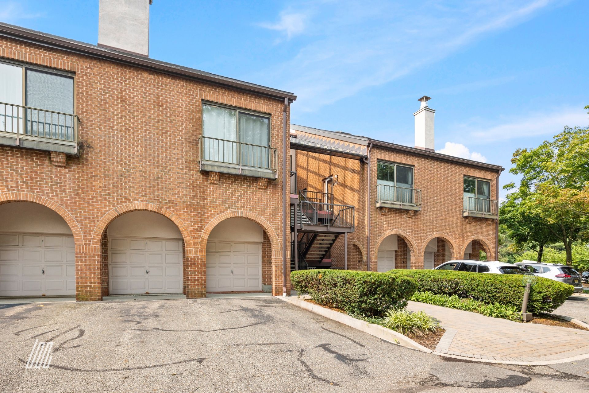 4 Whitman Court