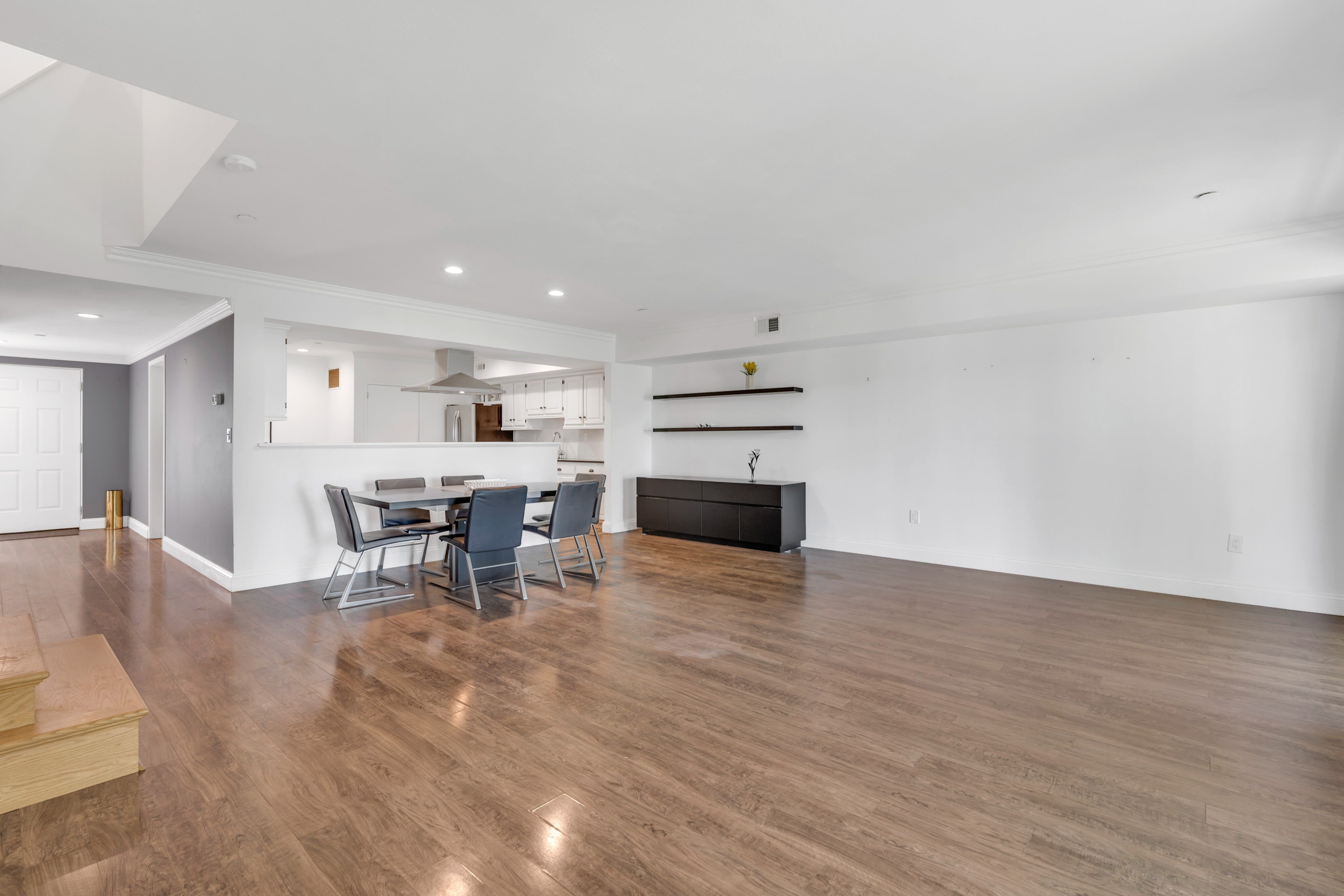 4 Eliot Court 