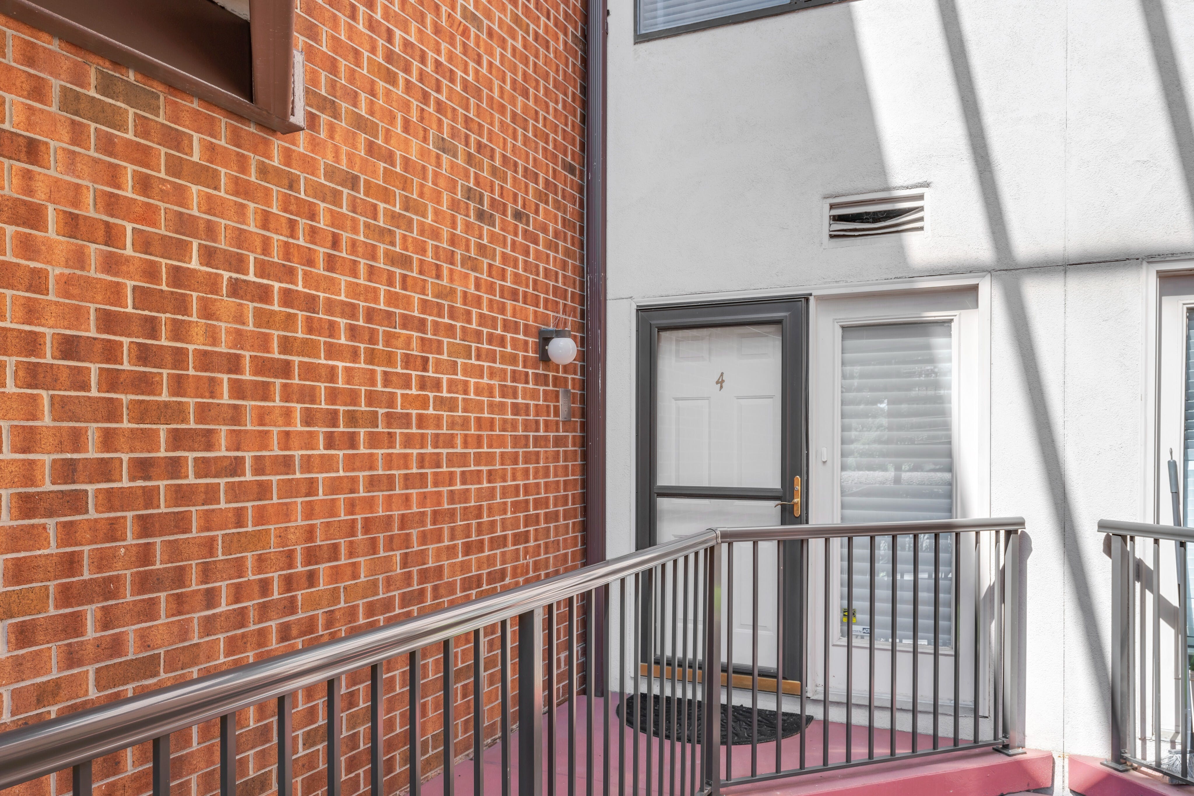 4 Eliot Court 