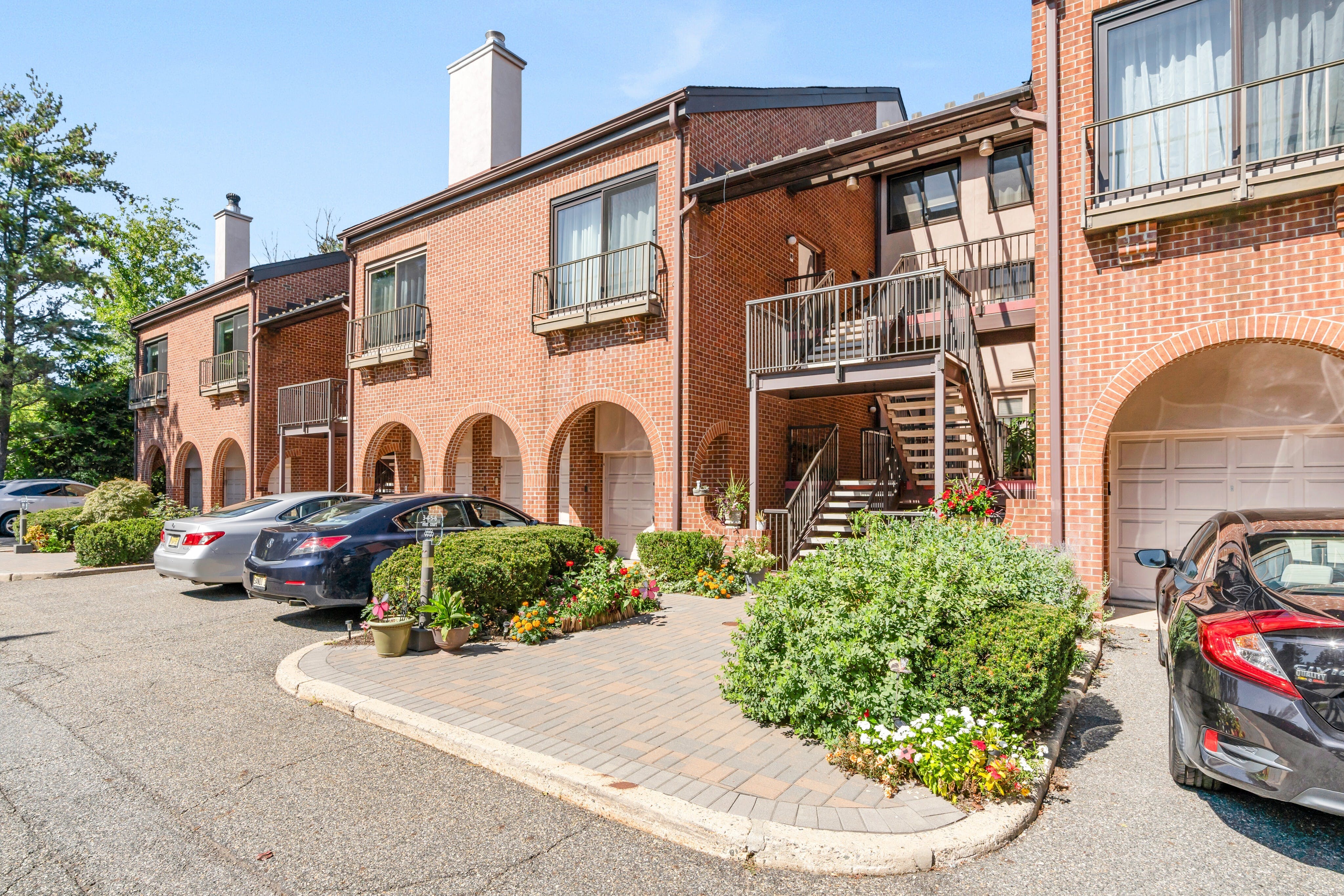 4 Eliot Court 
