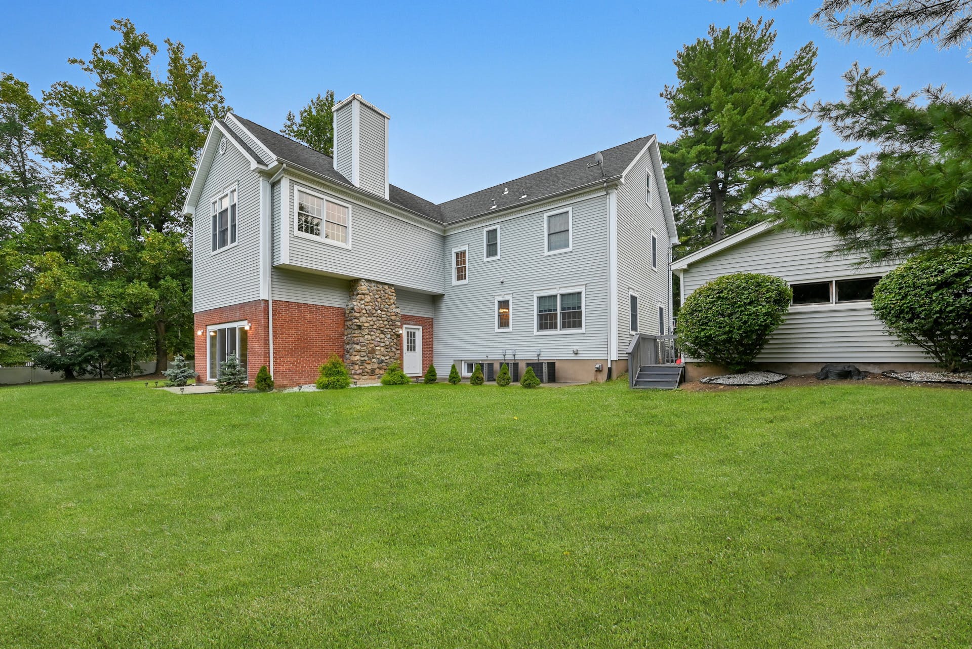 280 Airmount Ave