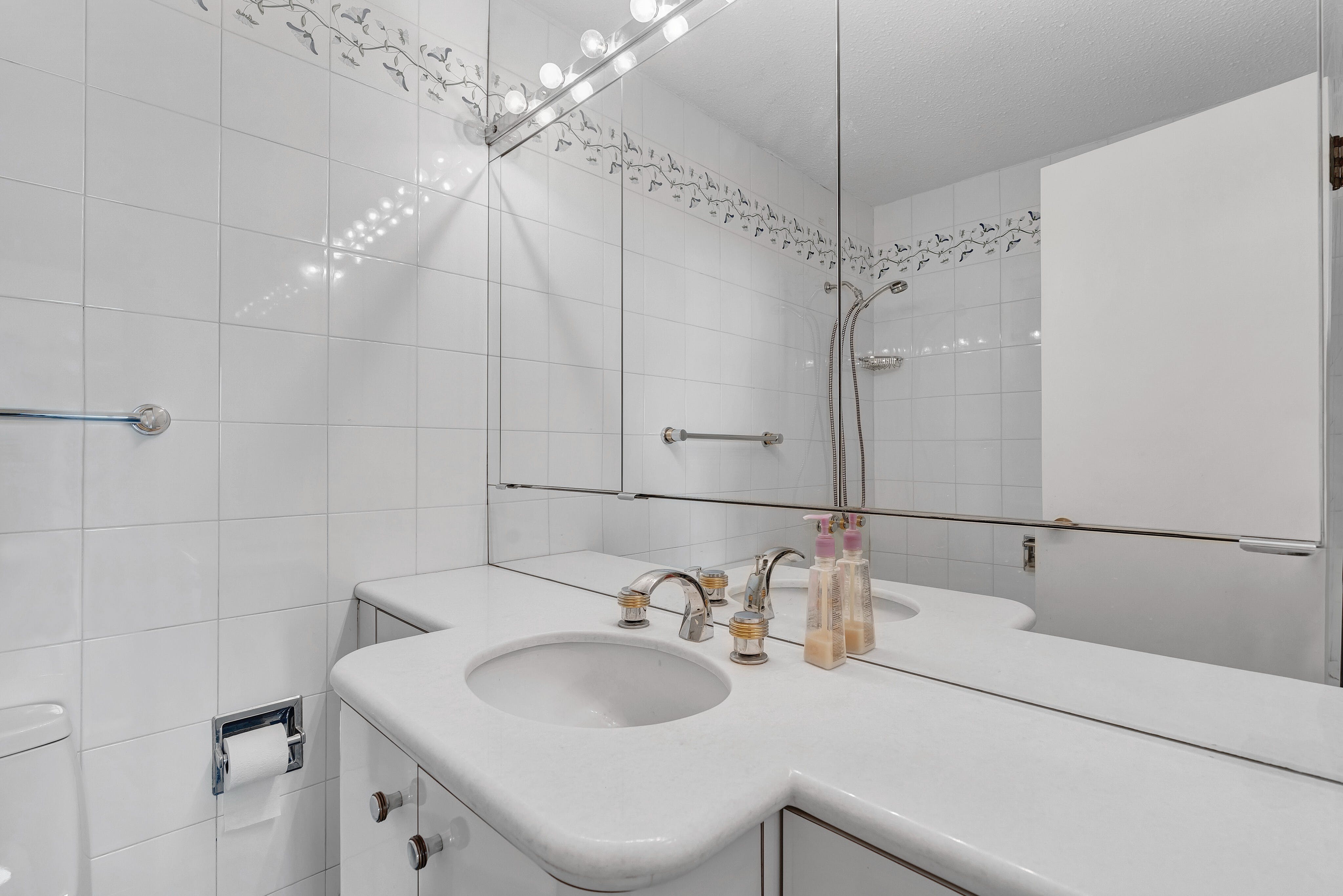 1600 Parker Avenue Unit# 15G/H