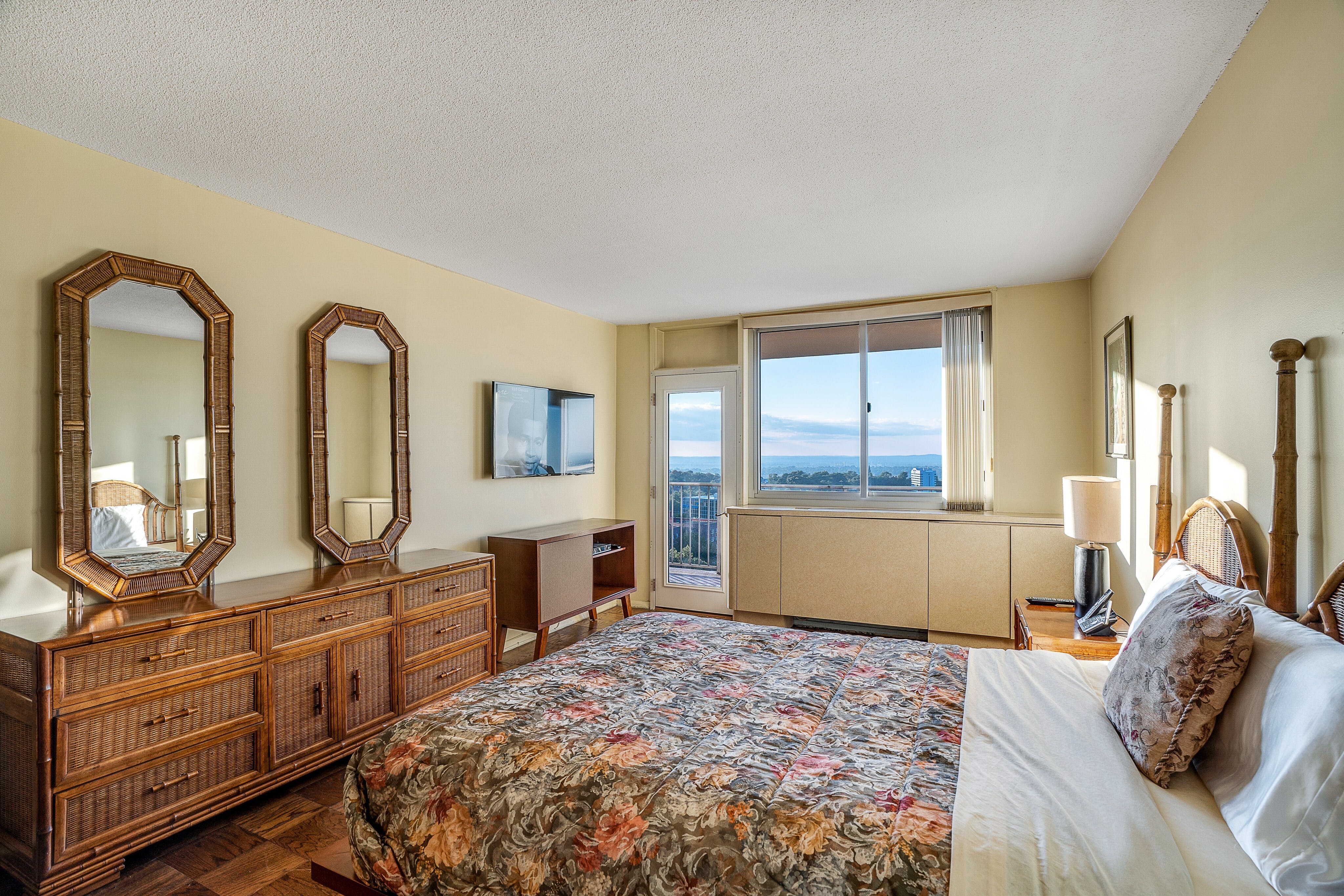 2150 Center Avenue Unit# 17D