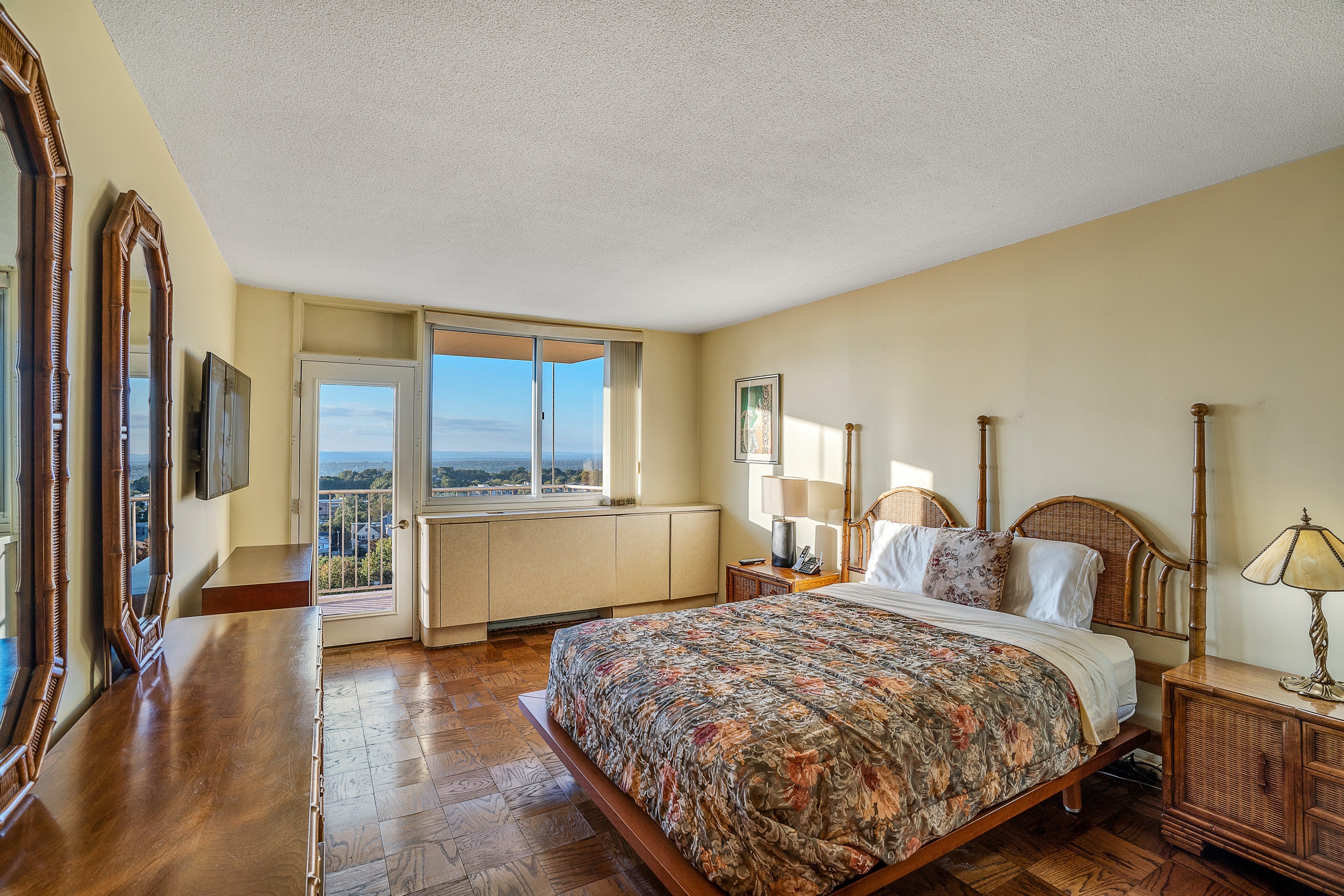 2150 Center Avenue Unit# 17D