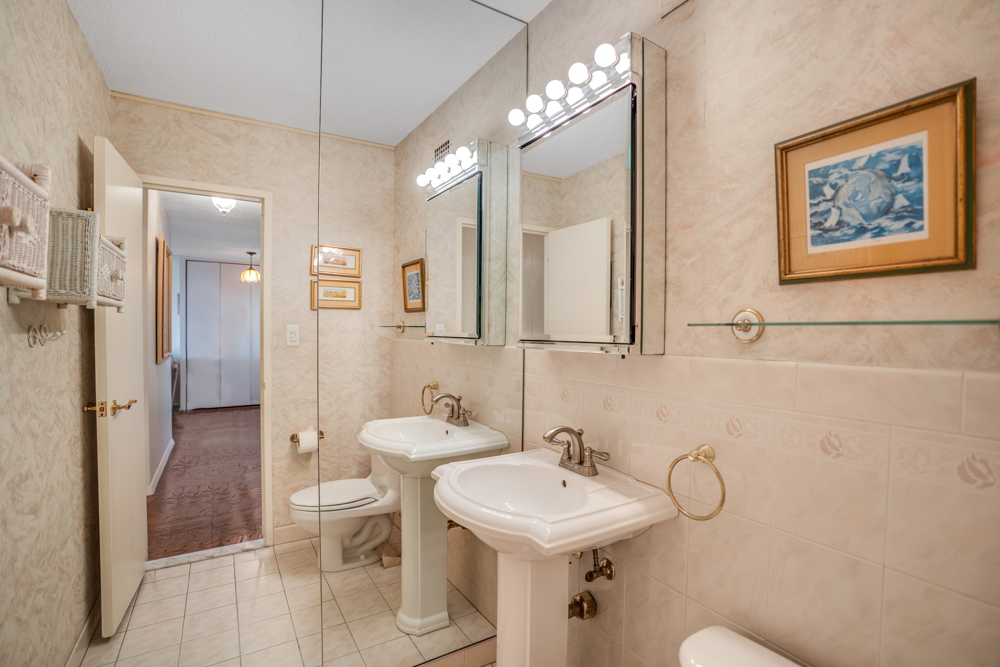 2150 Center Avenue Unit# 17D