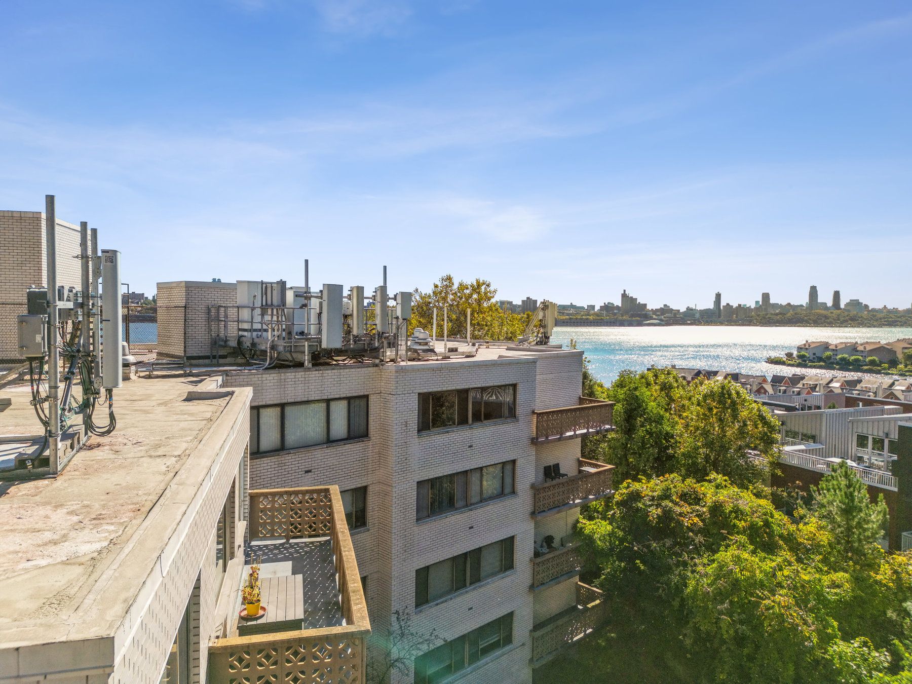 1375 River Road Unit# 5M