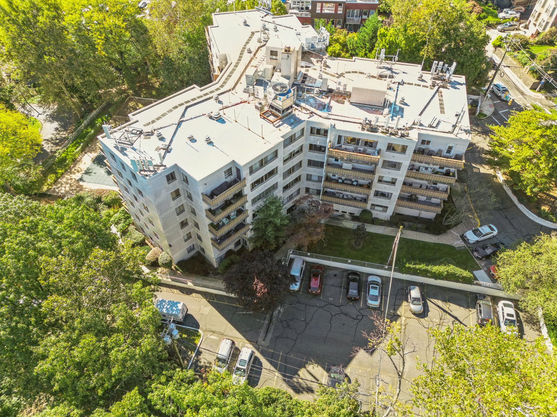 1375 River Road Unit# 5M
