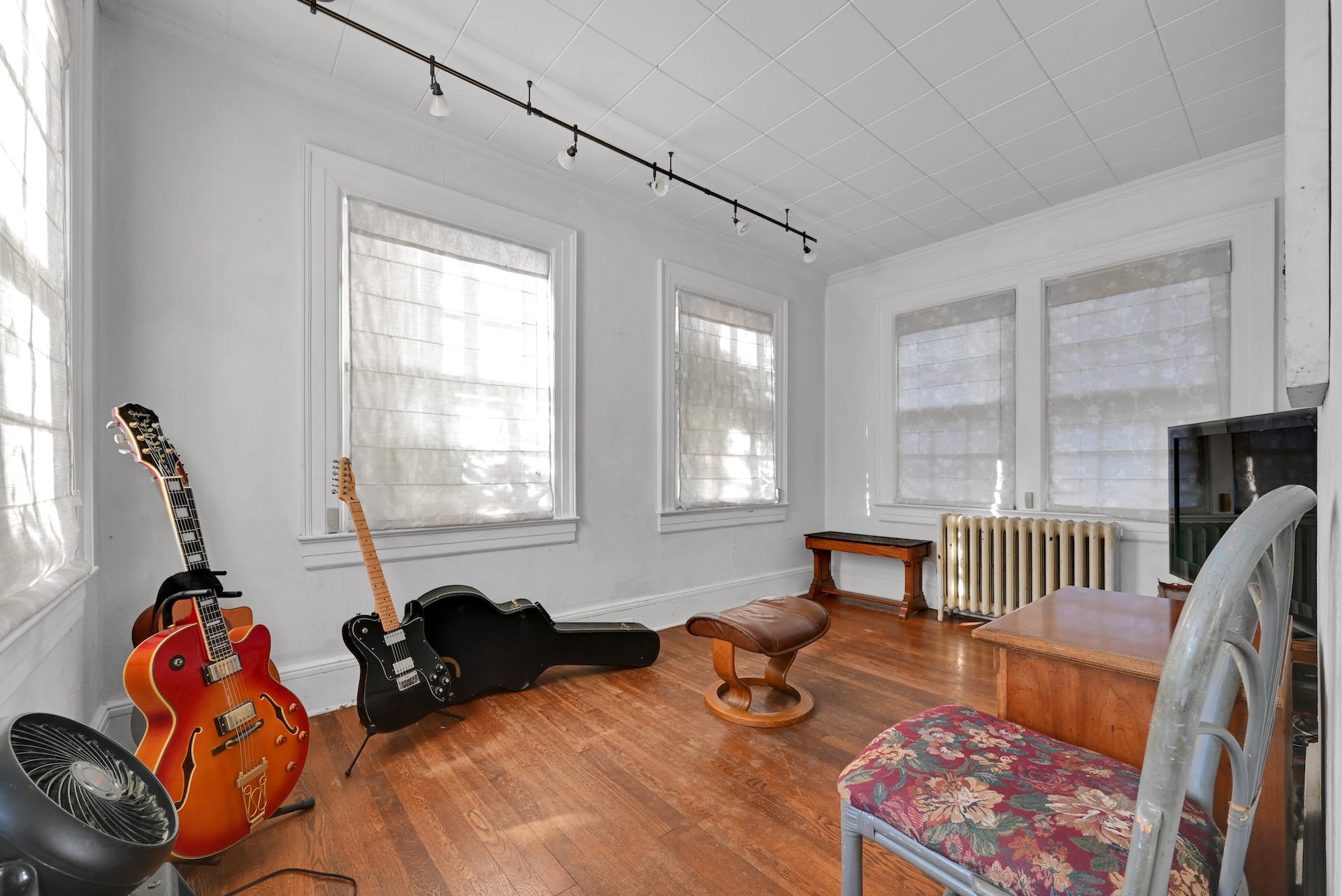 242 Hardenburgh Ave