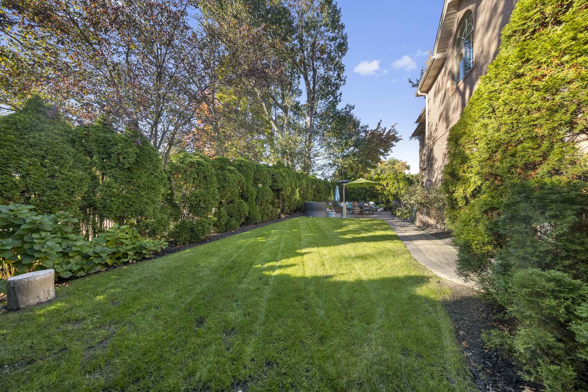 1087 Briar Way 