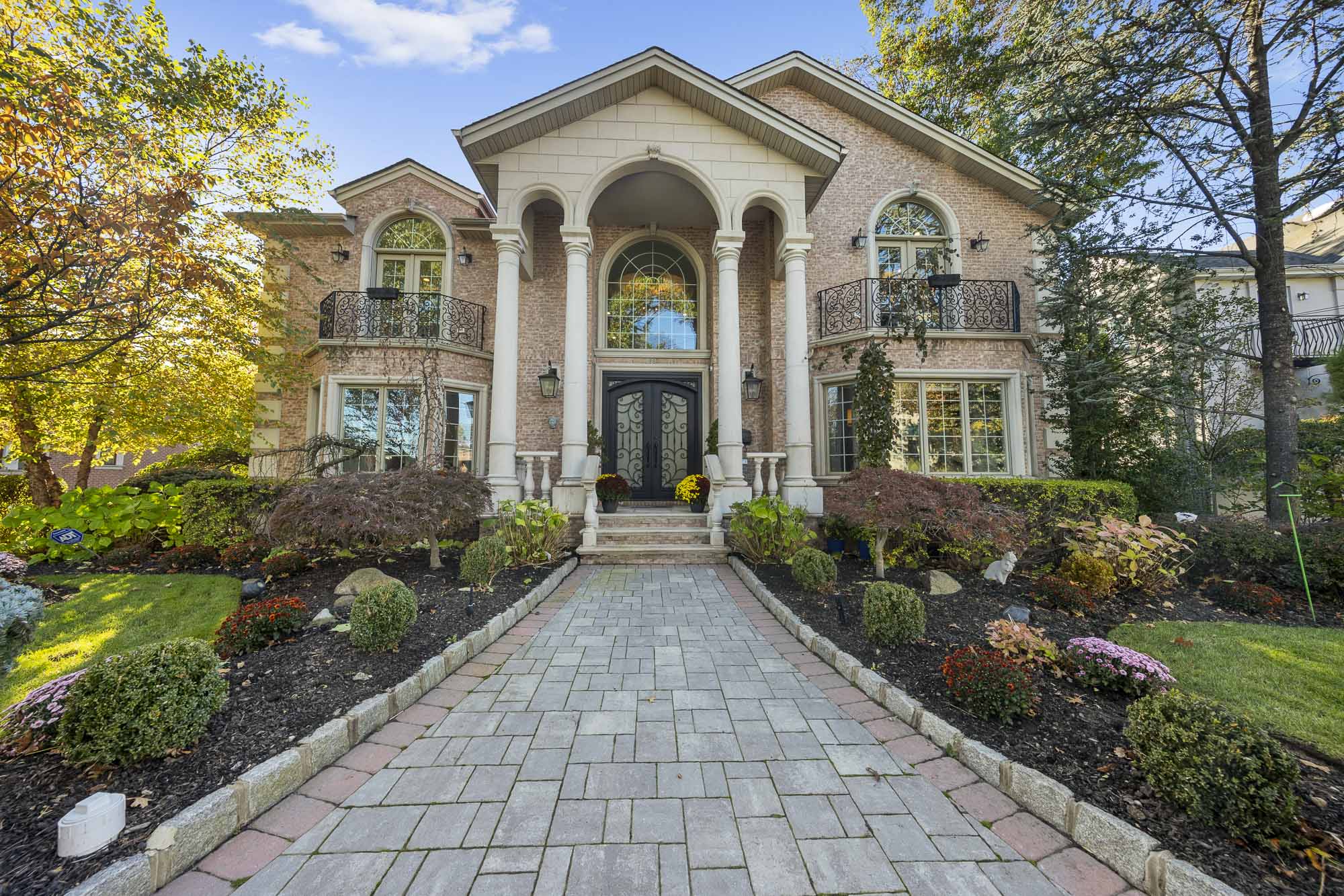 1087 Briar Way 
