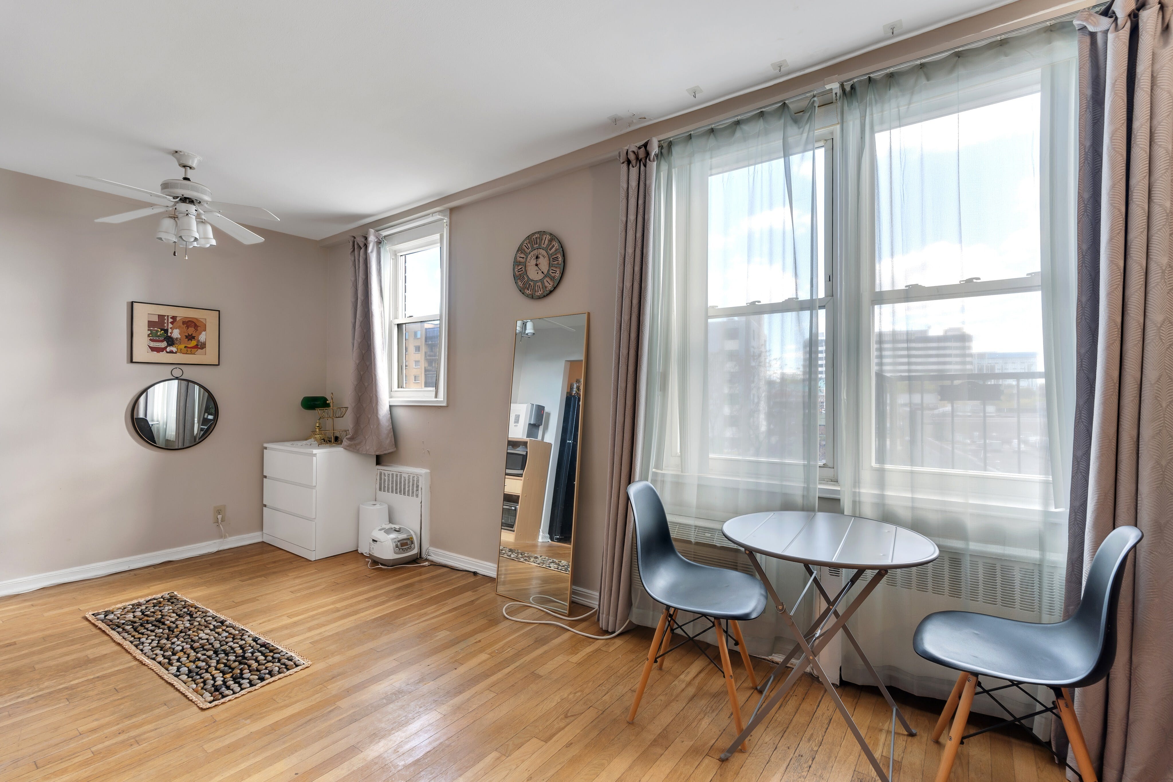 2160 Center Avenue Unit# 4G