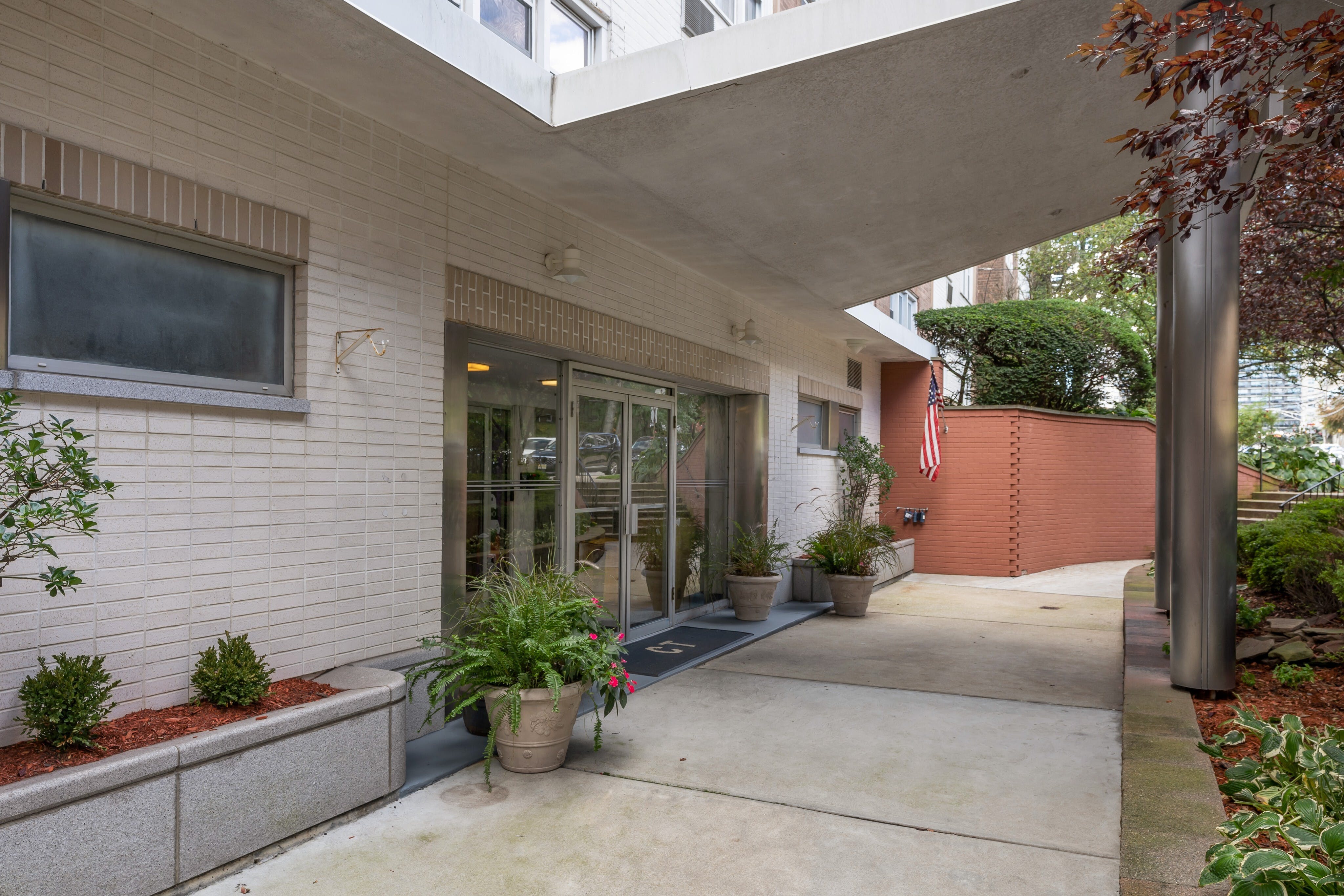 2160 Center Avenue Unit# 4G