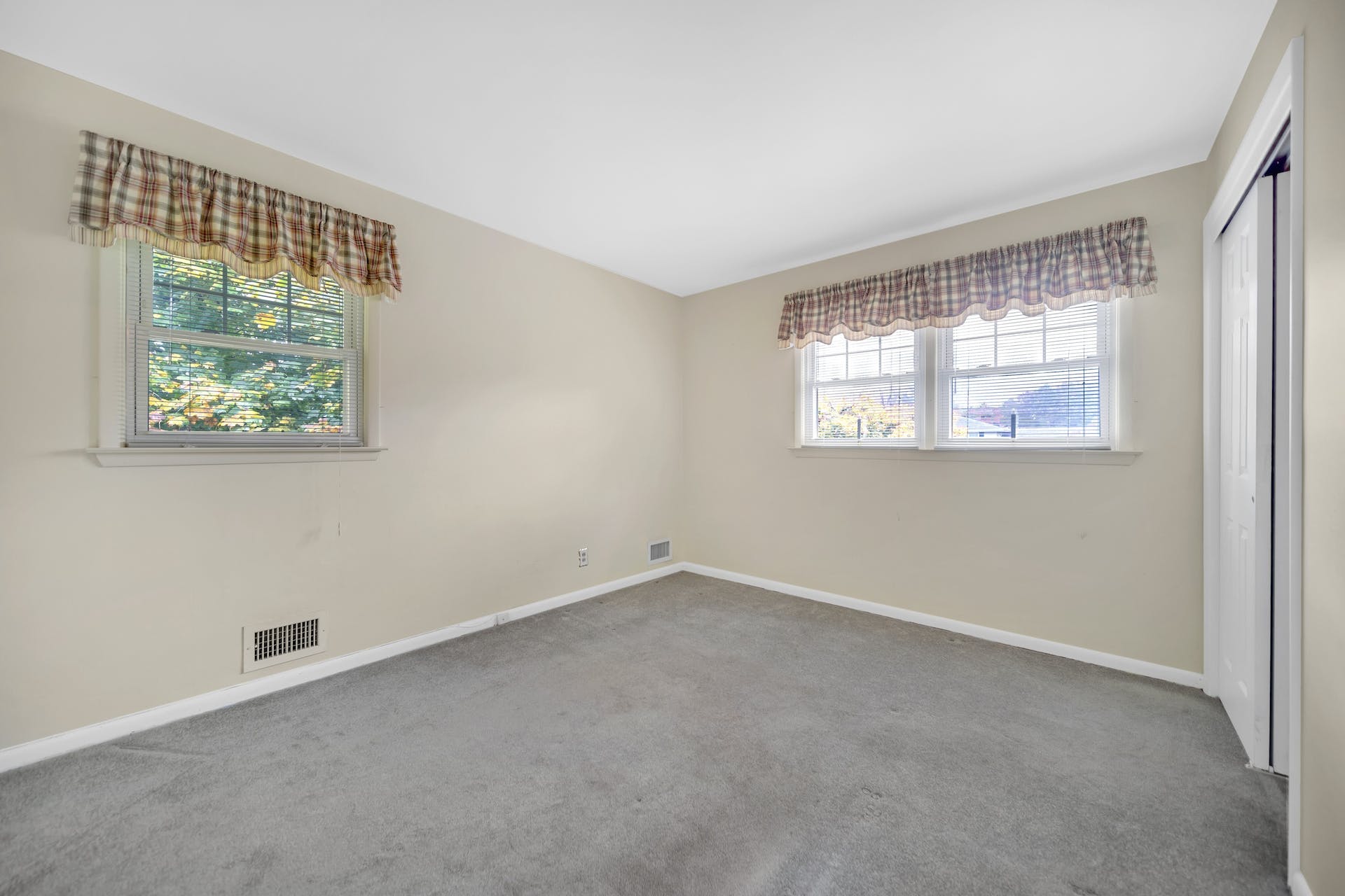 16 Dante Place 