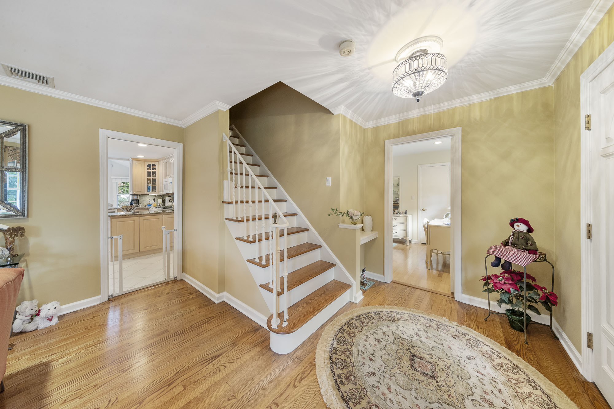 104 Colonial Road