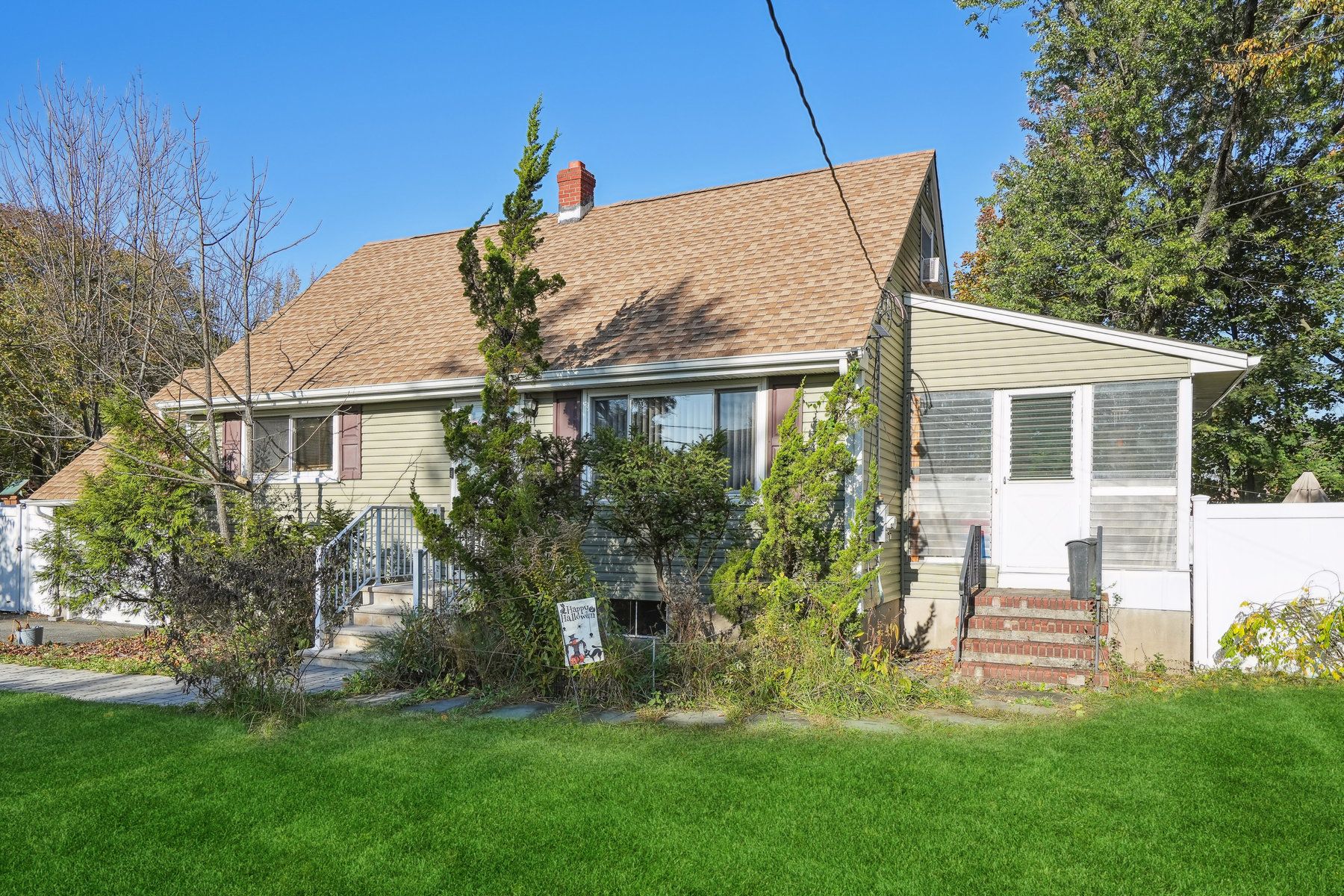 12 Oak Street 