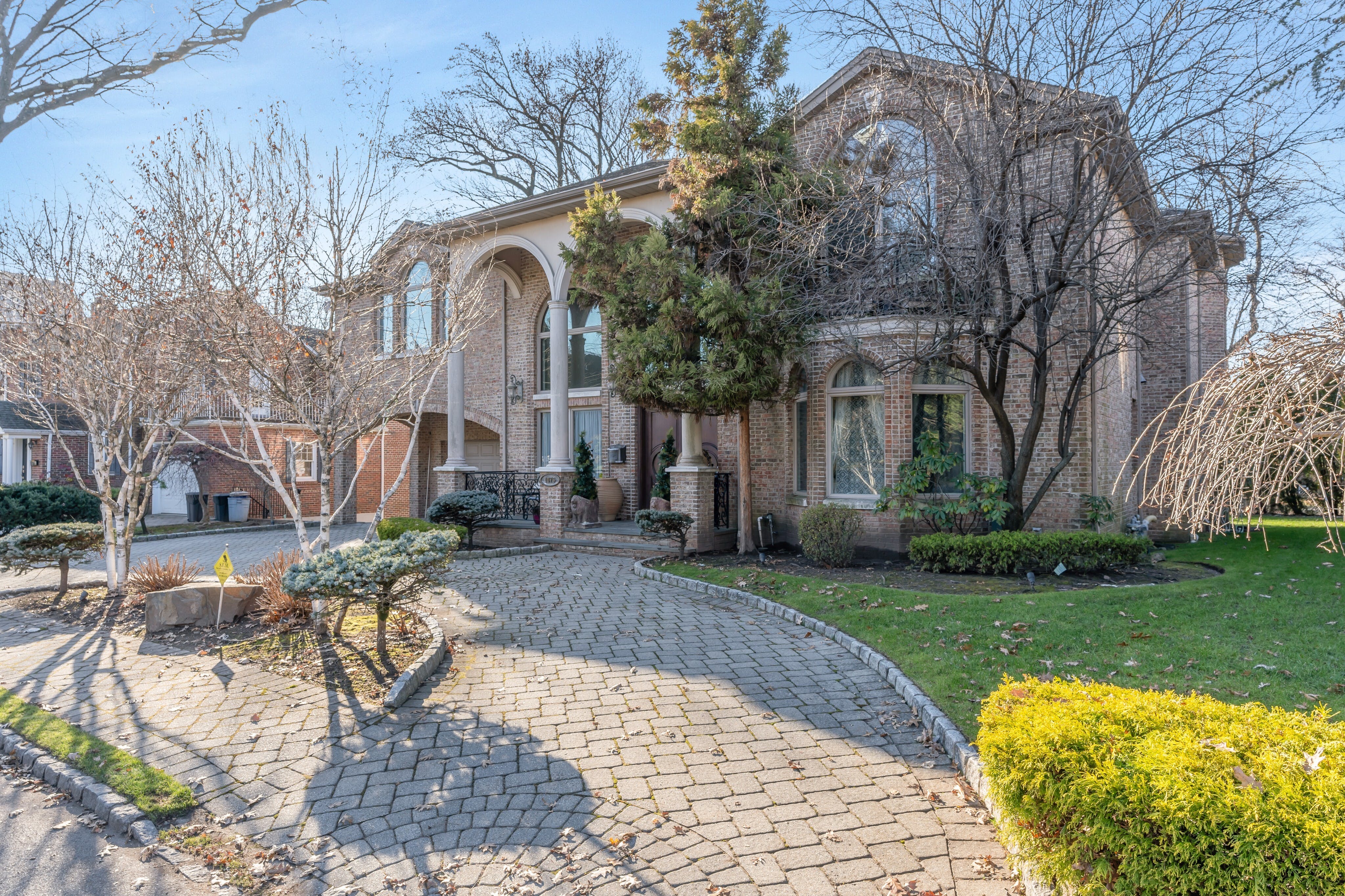 1075 Briar Way 