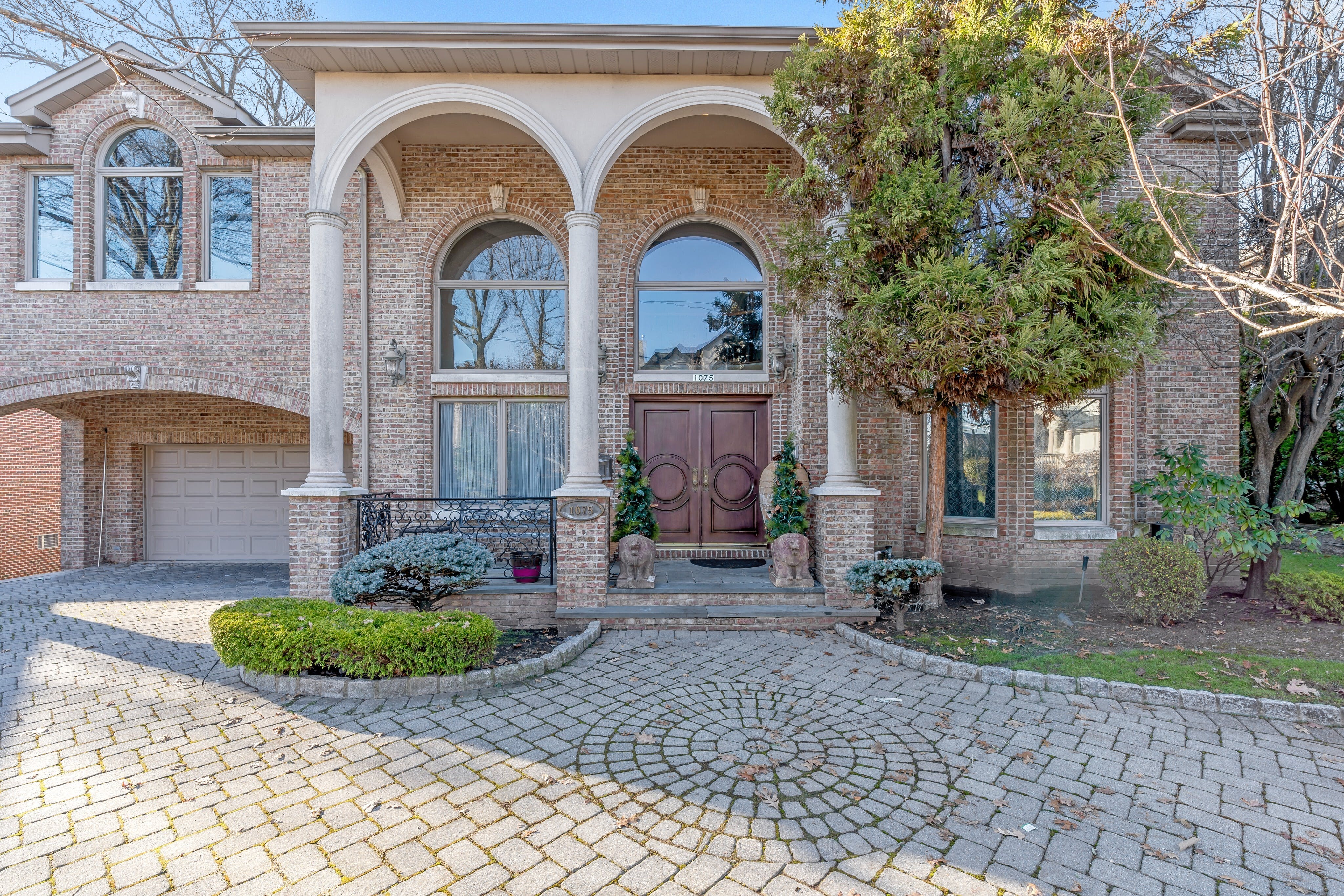 1075 Briar Way 