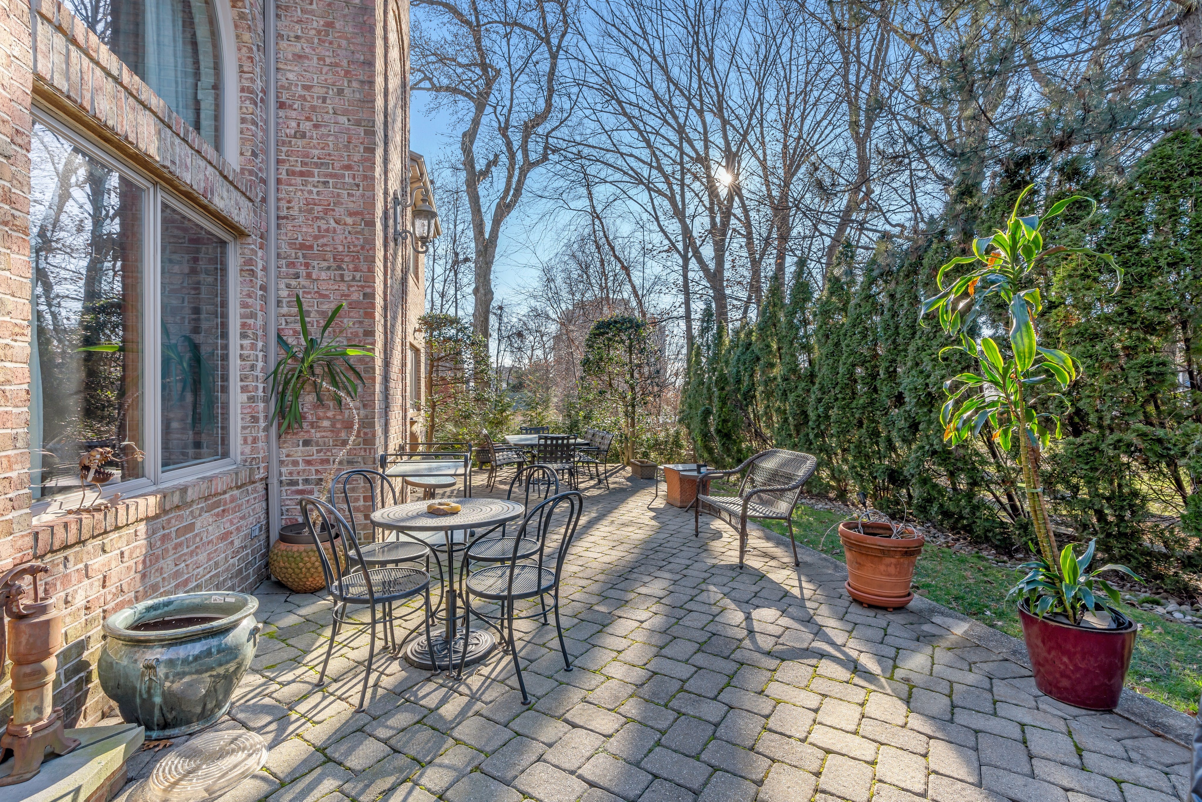 1075 Briar Way 