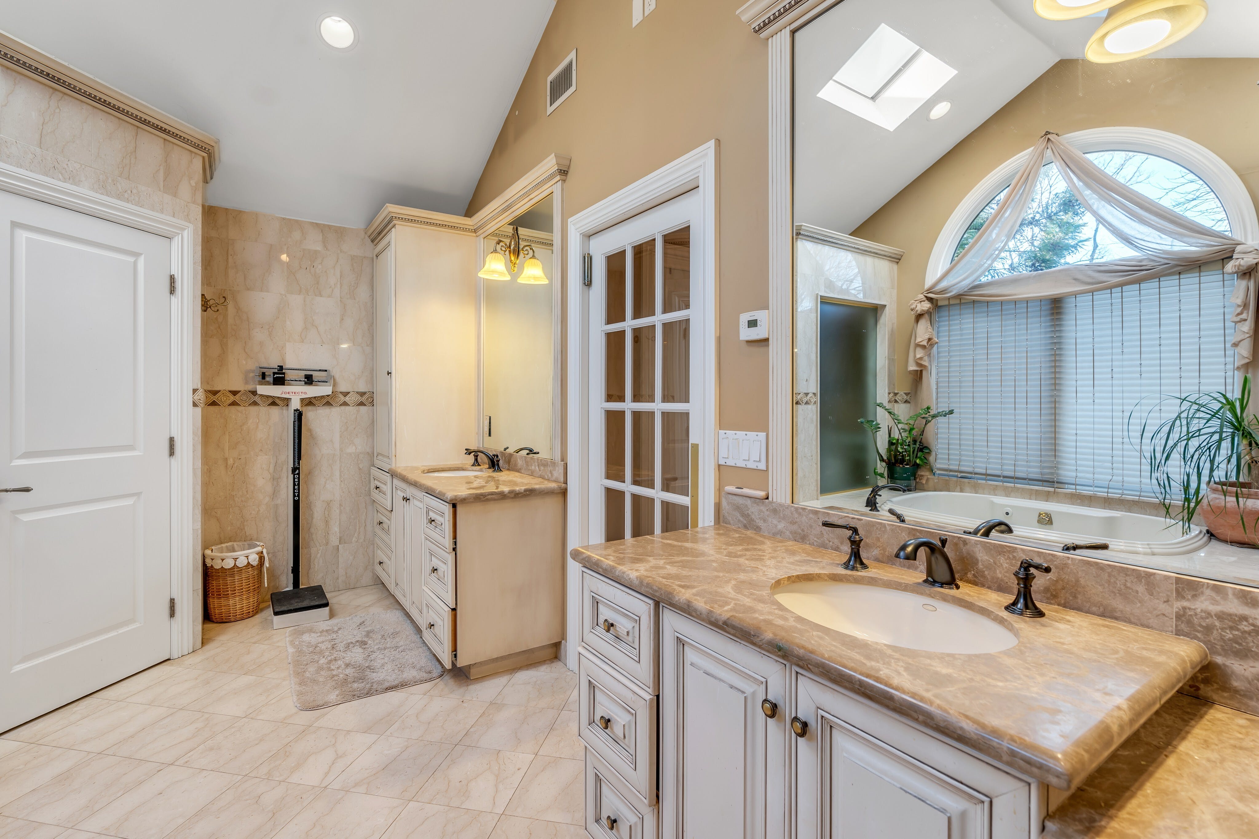 1075 Briar Way 