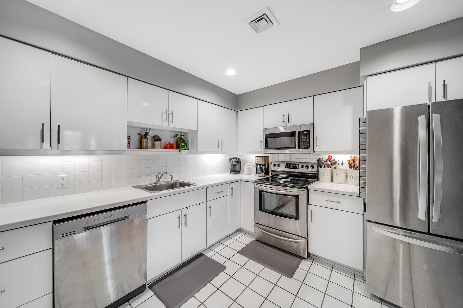 101 Shearwater Ct East Unit# 23
