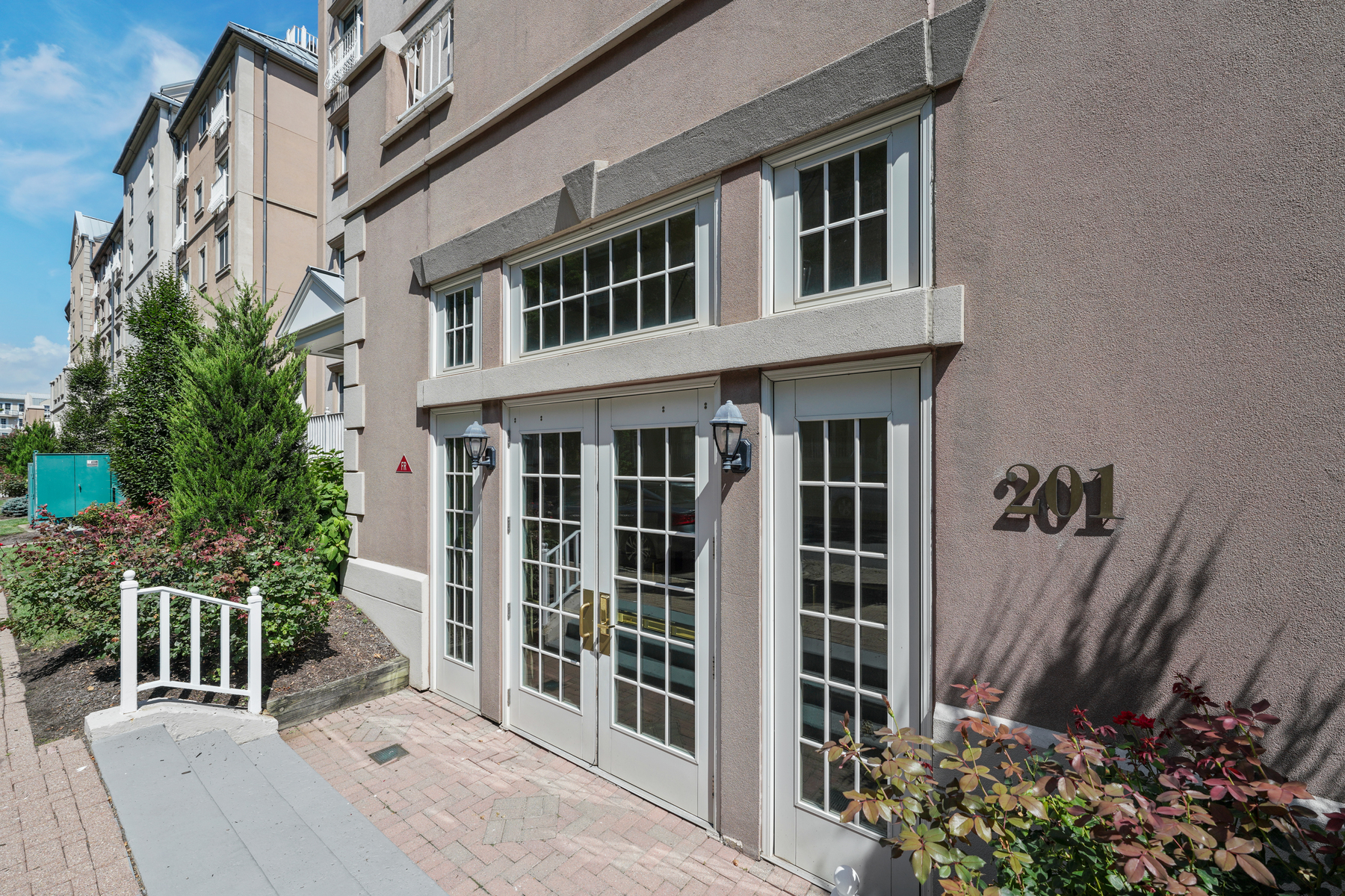 201-51 Shearwater Ct.  #51 