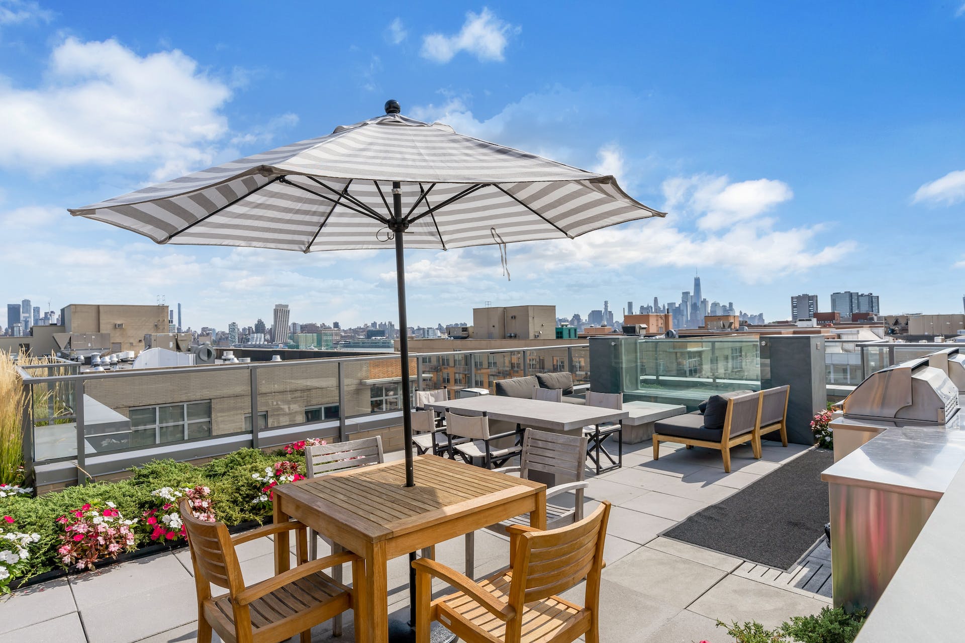 1425 Hudson St Unit# 7B
