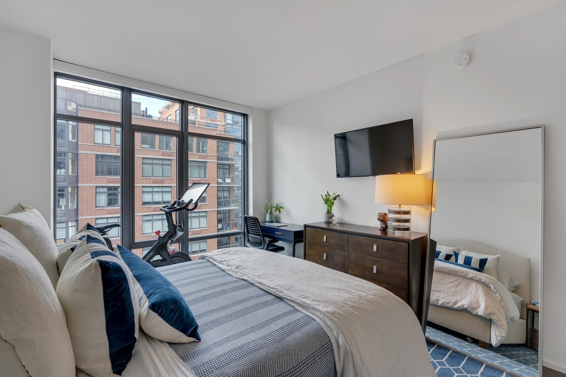 1425 Hudson St Unit# 7B