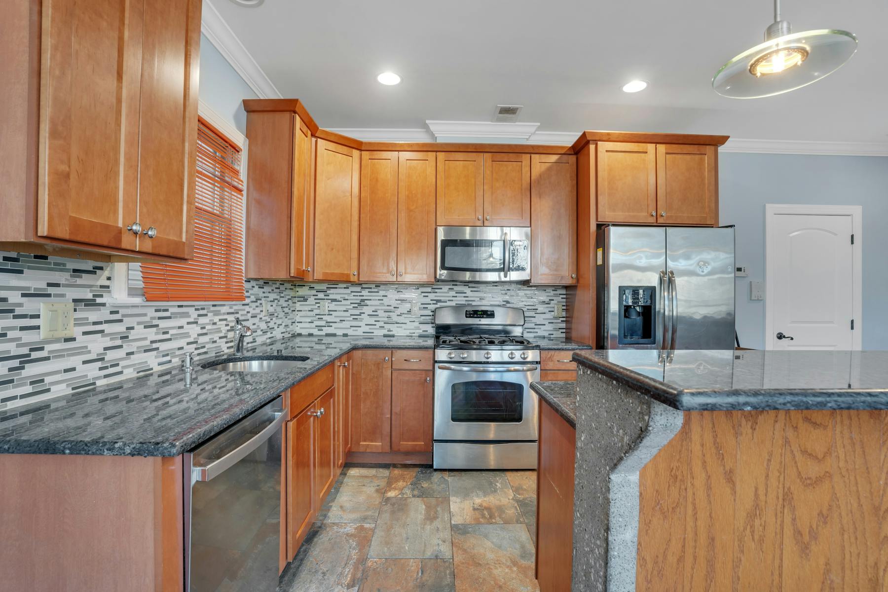 96 Sherman Ave Unit# 2