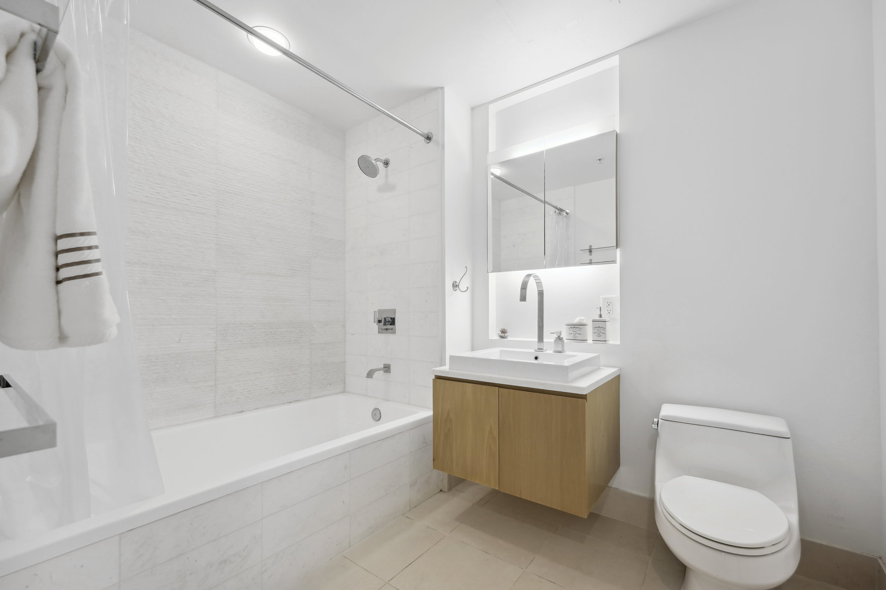 77 Hudson St Unit# 2713
