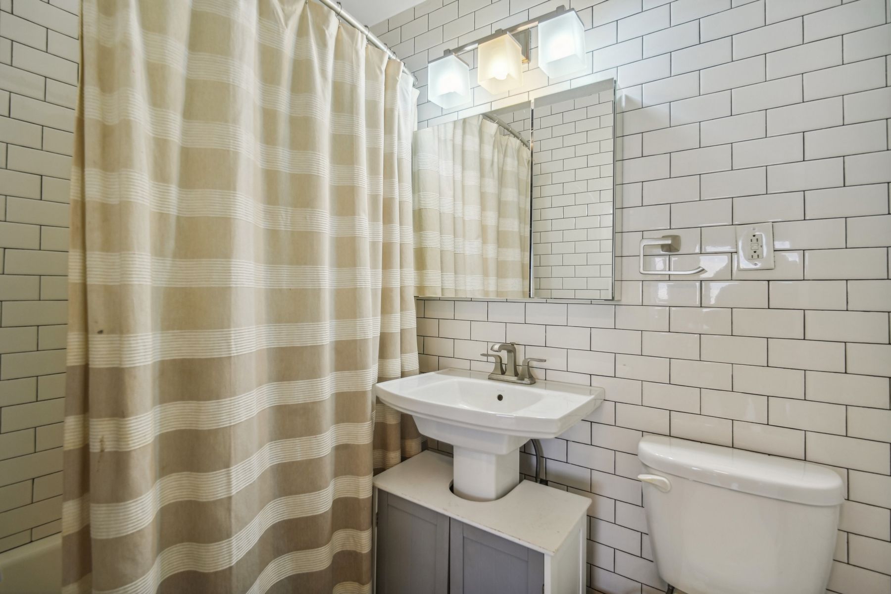 135 Montgomery St Unit# 18F