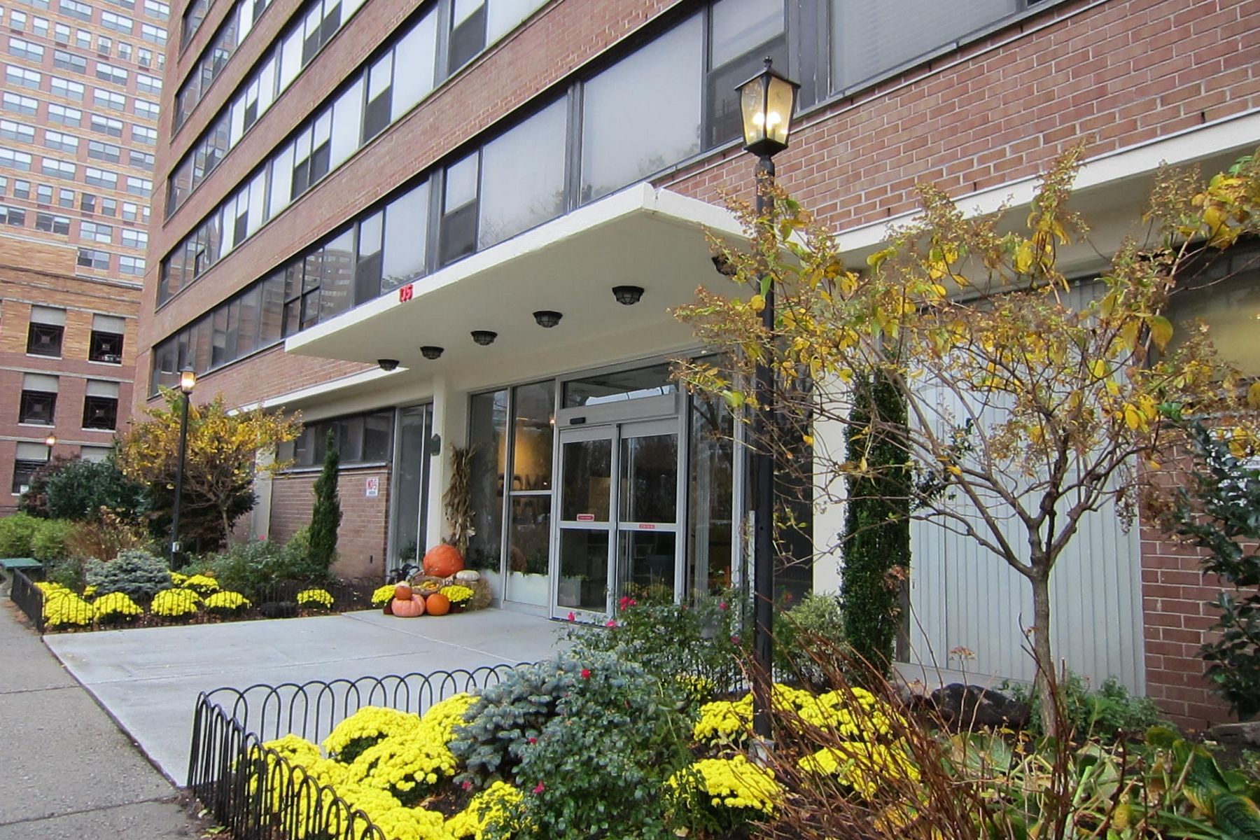 135 Montgomery St Unit# 18F
