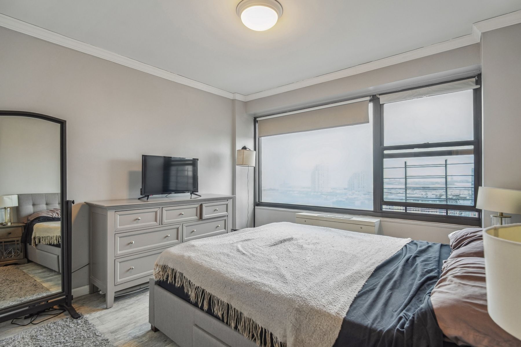 135 Montgomery St Unit# 18F