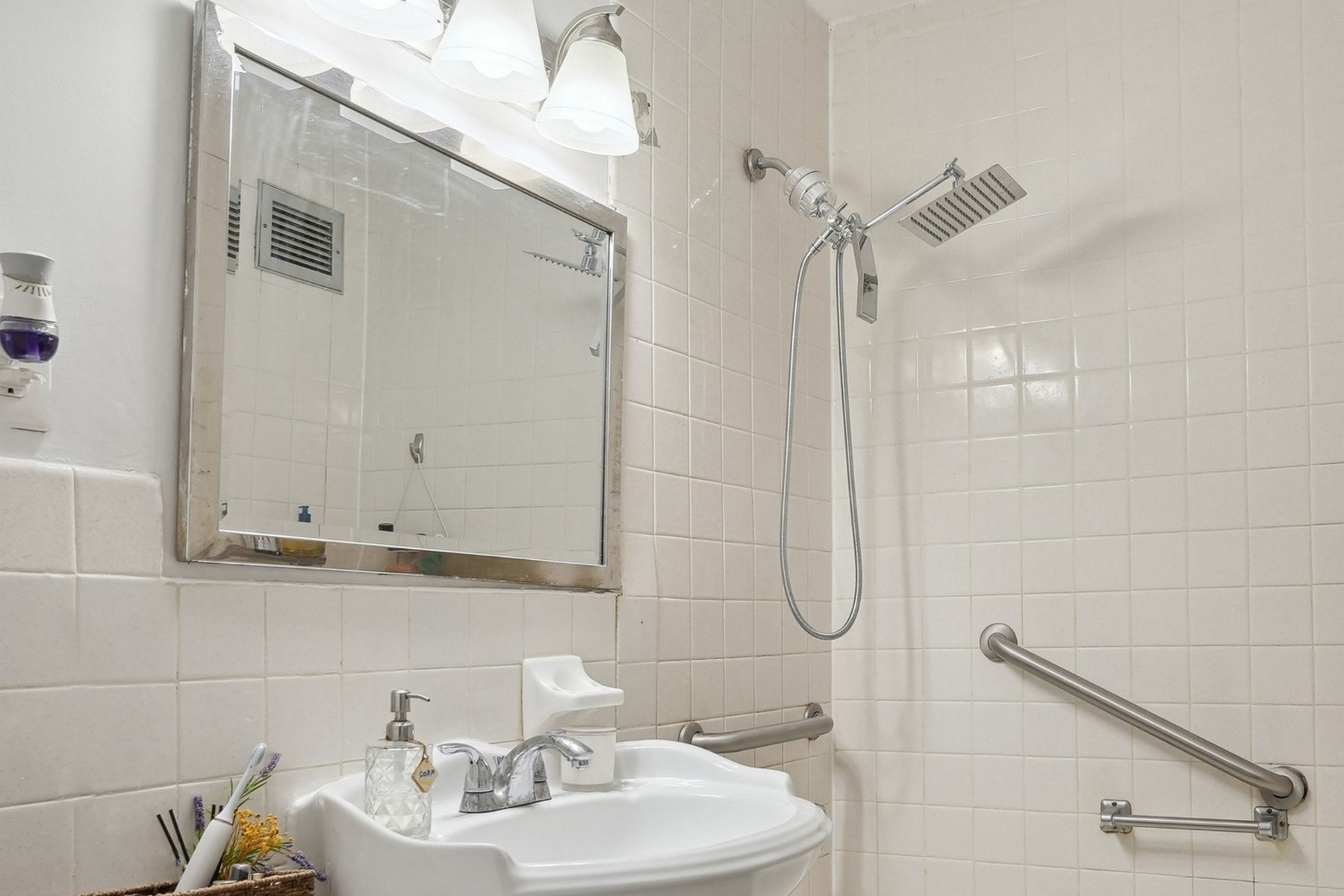 135 Montgomery St Unit# 6G