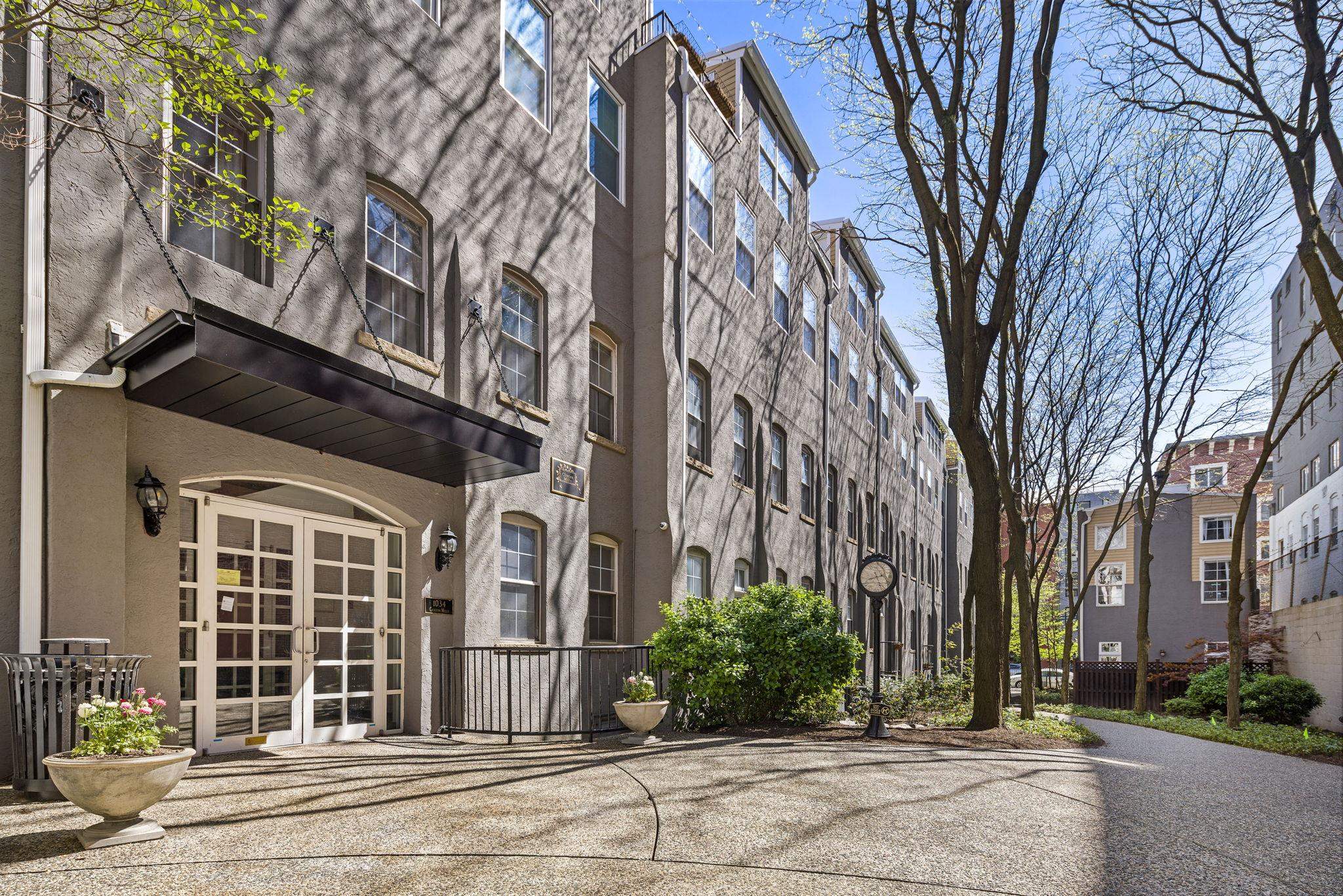 1034 Clinton St Unit# 210