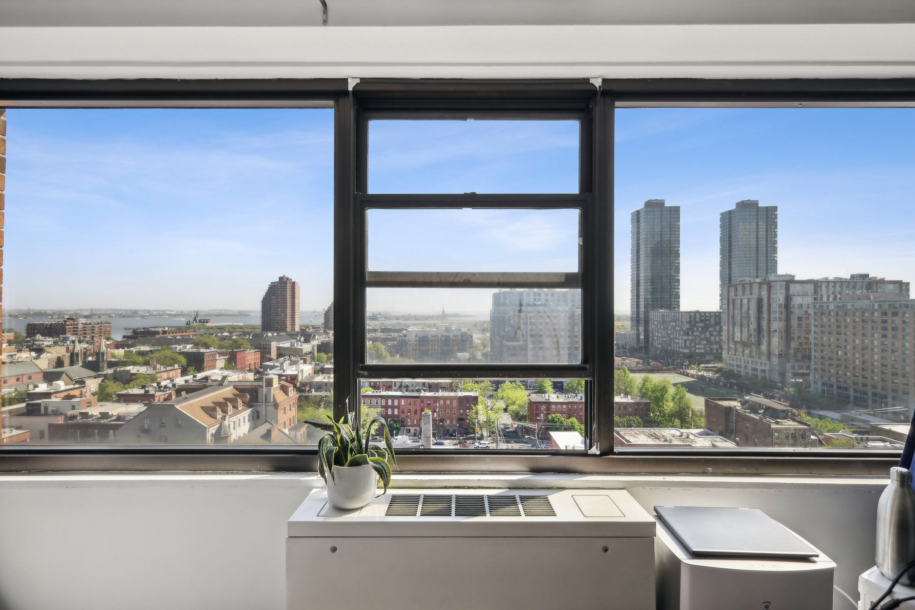 135 Montgomery St Unit# 16C