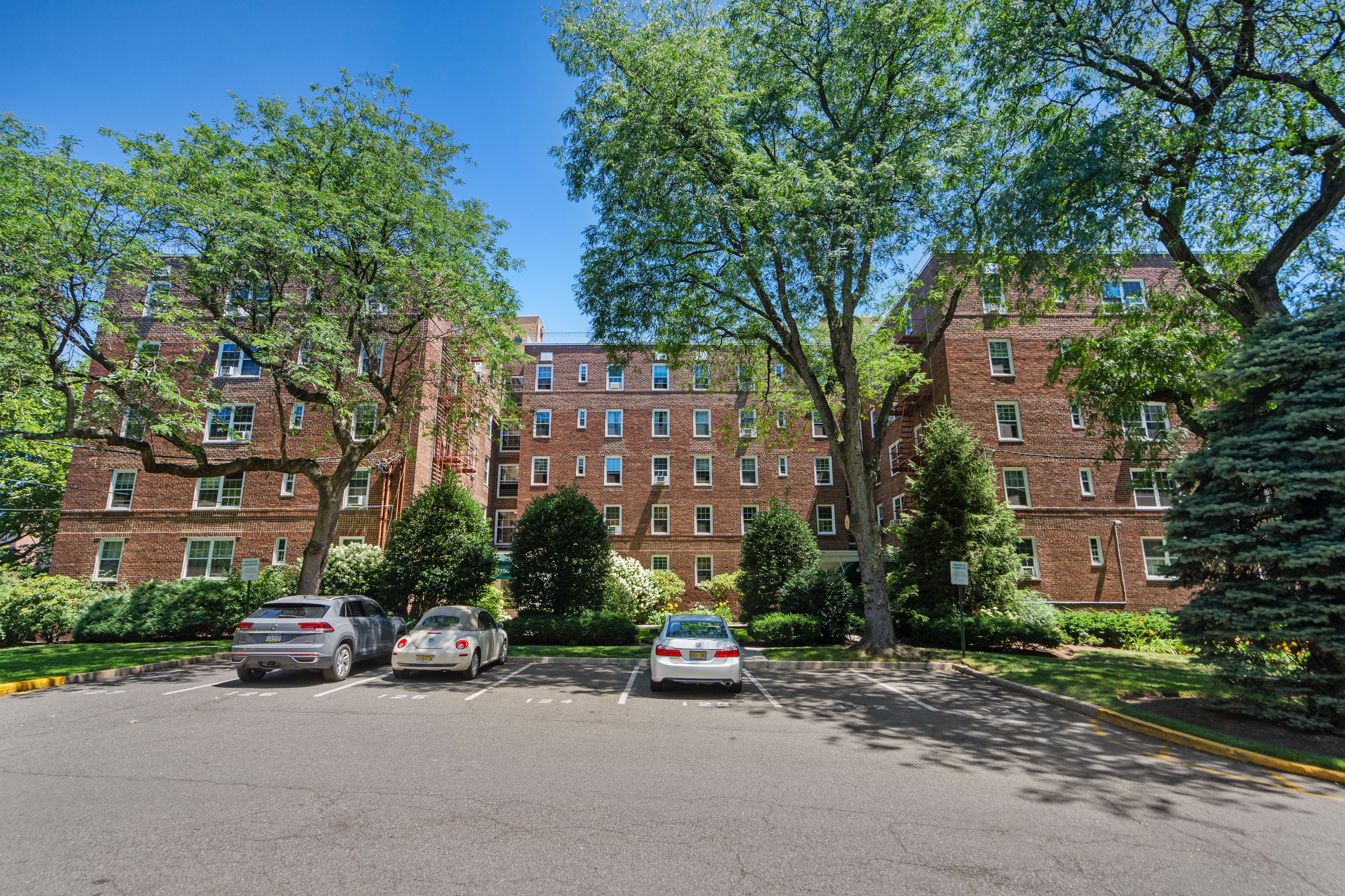 8700 Blvd East #2H 