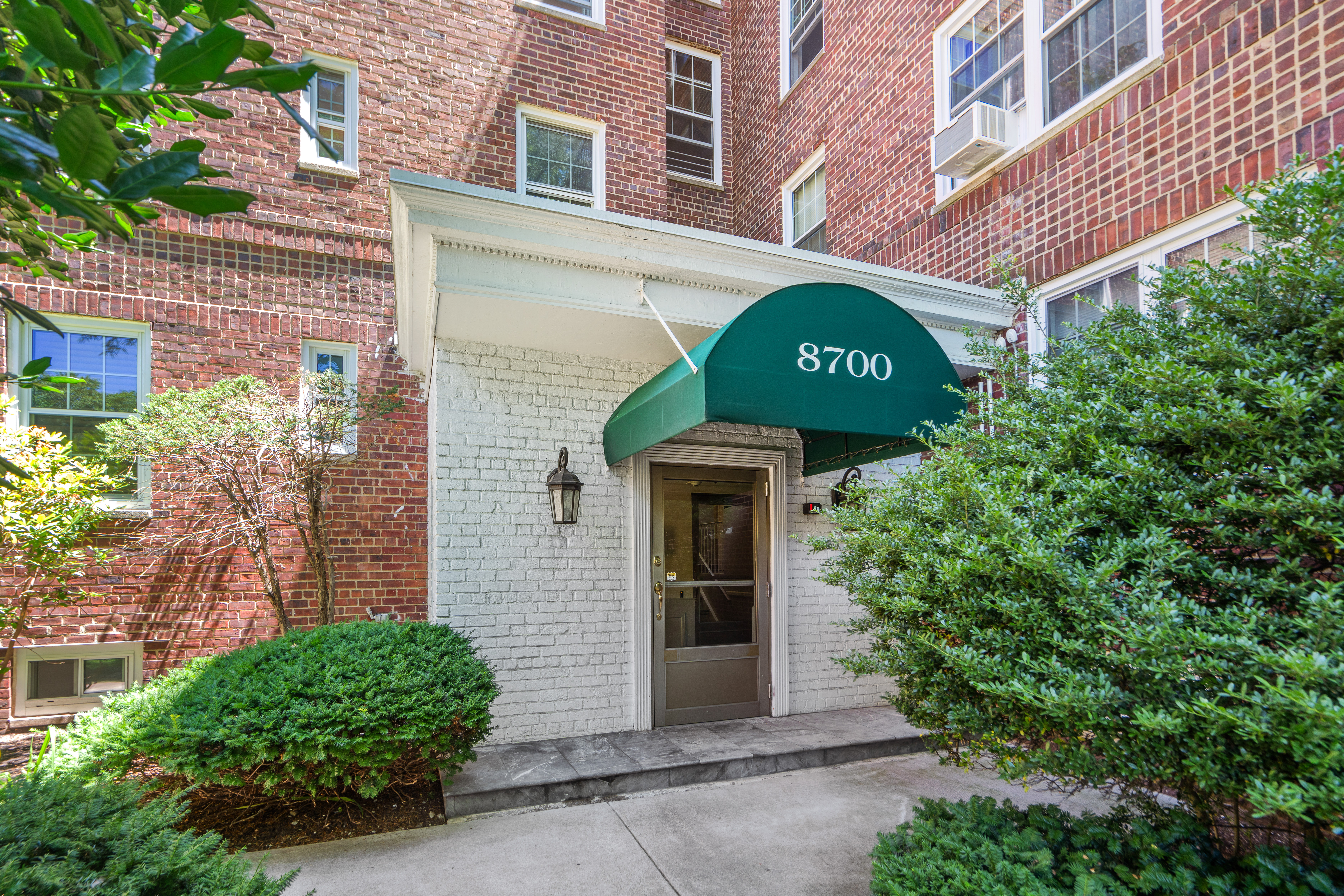 8700 Blvd East #2H 