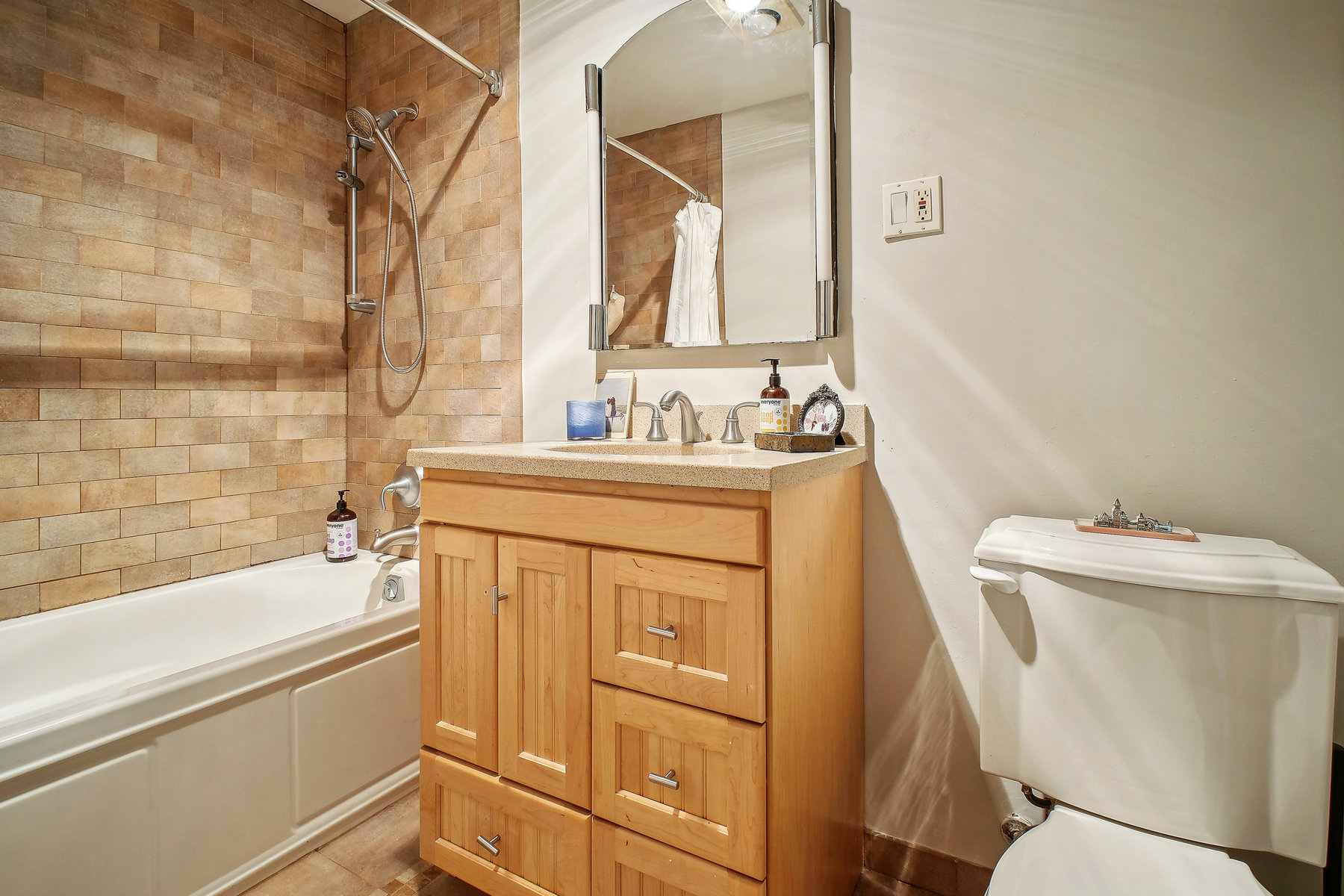 1016 Willow Ave Unit# 203