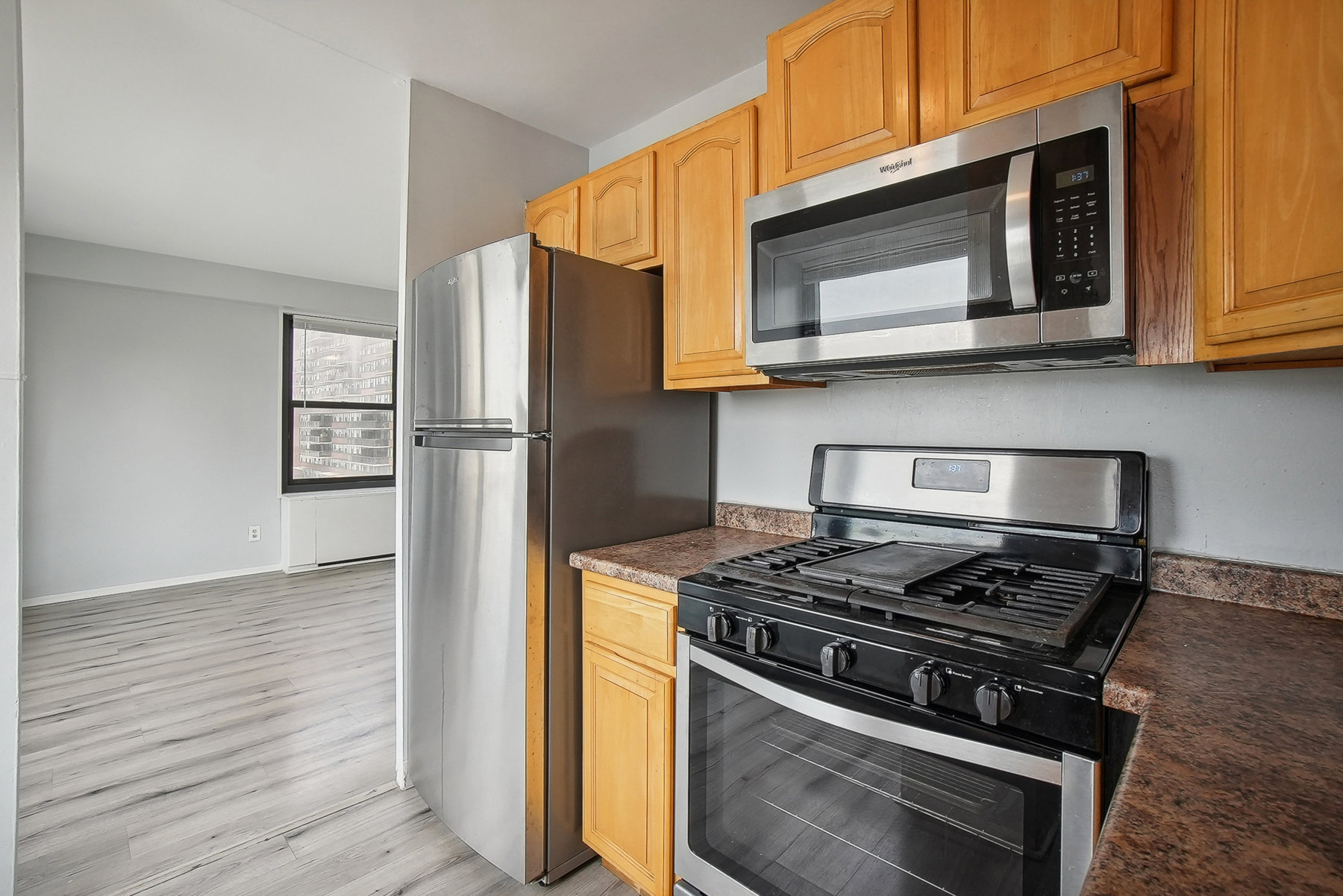 135 Montgomery St #9G 