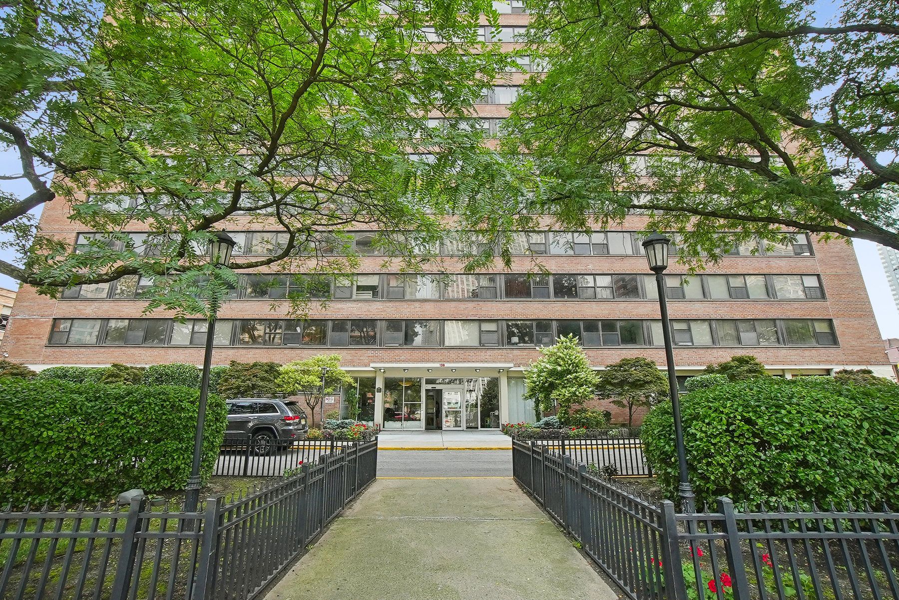 135 Montgomery St #9G 