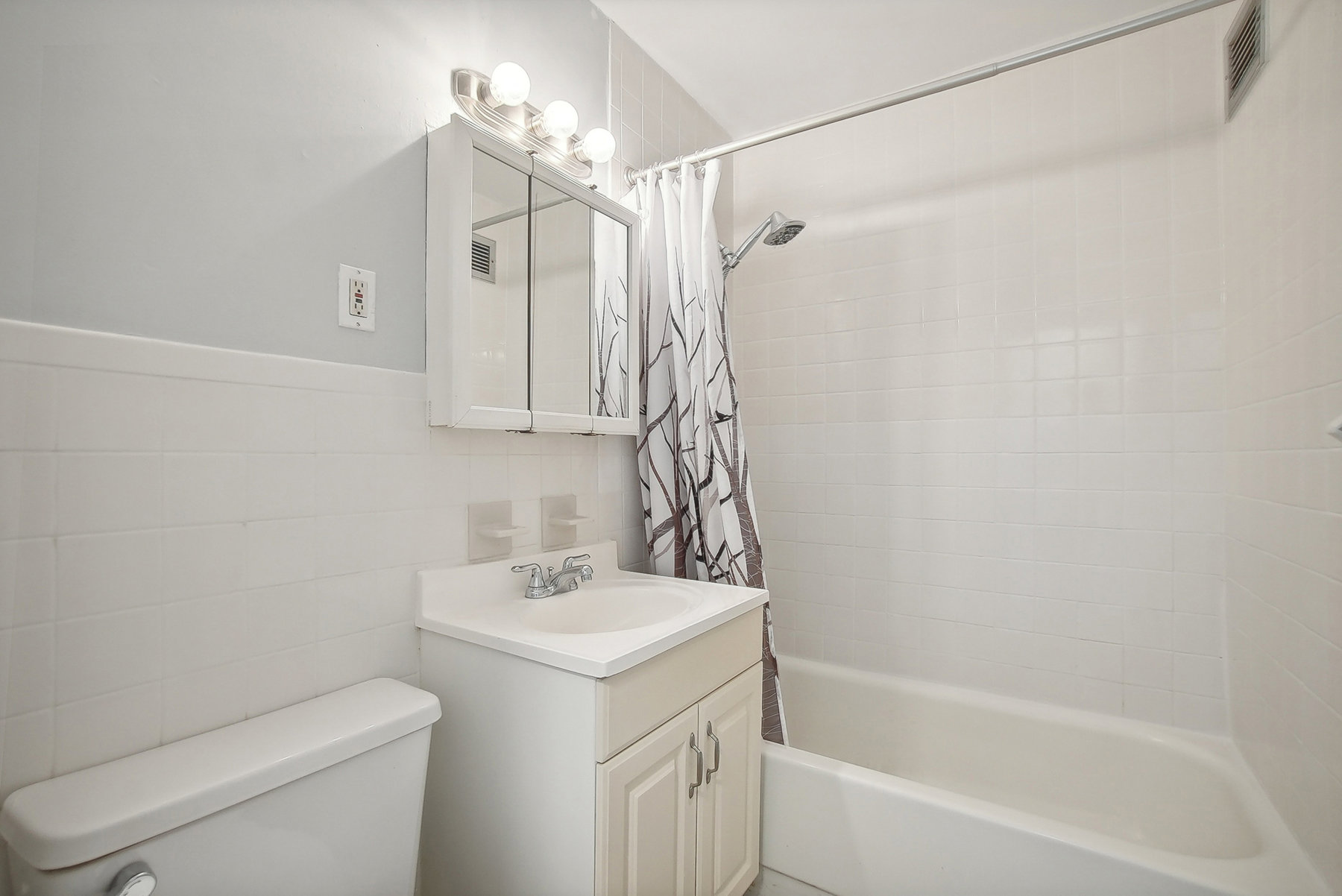 135 Montgomery St #9G 